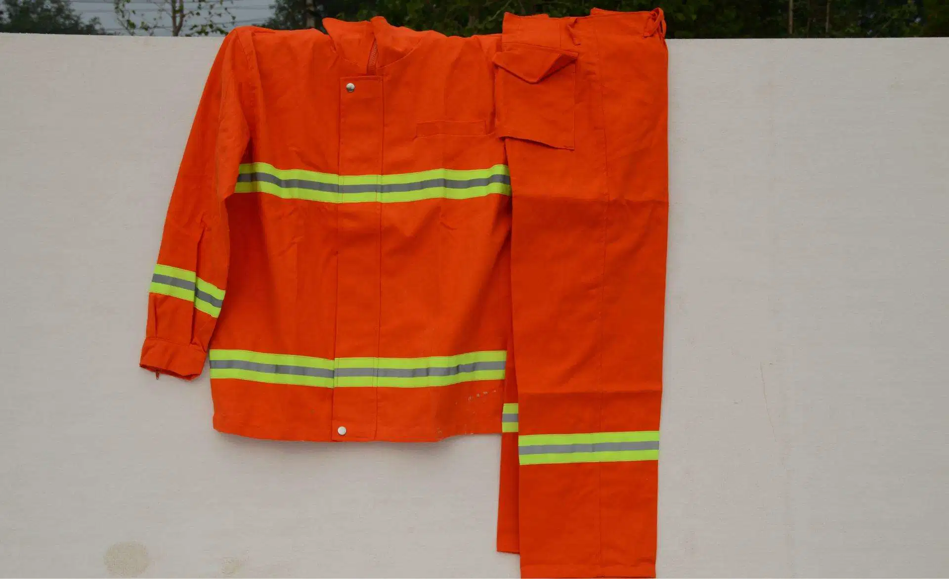 Hi Vis Safety Work Clothing Wears for Men and Women