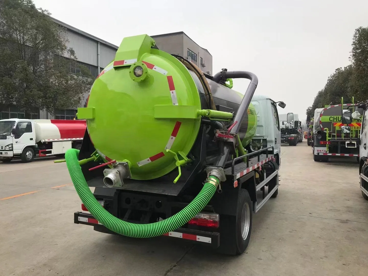 Dongfeng 10cbm 10tons Vacuum Sewage Suction Tanker Truck