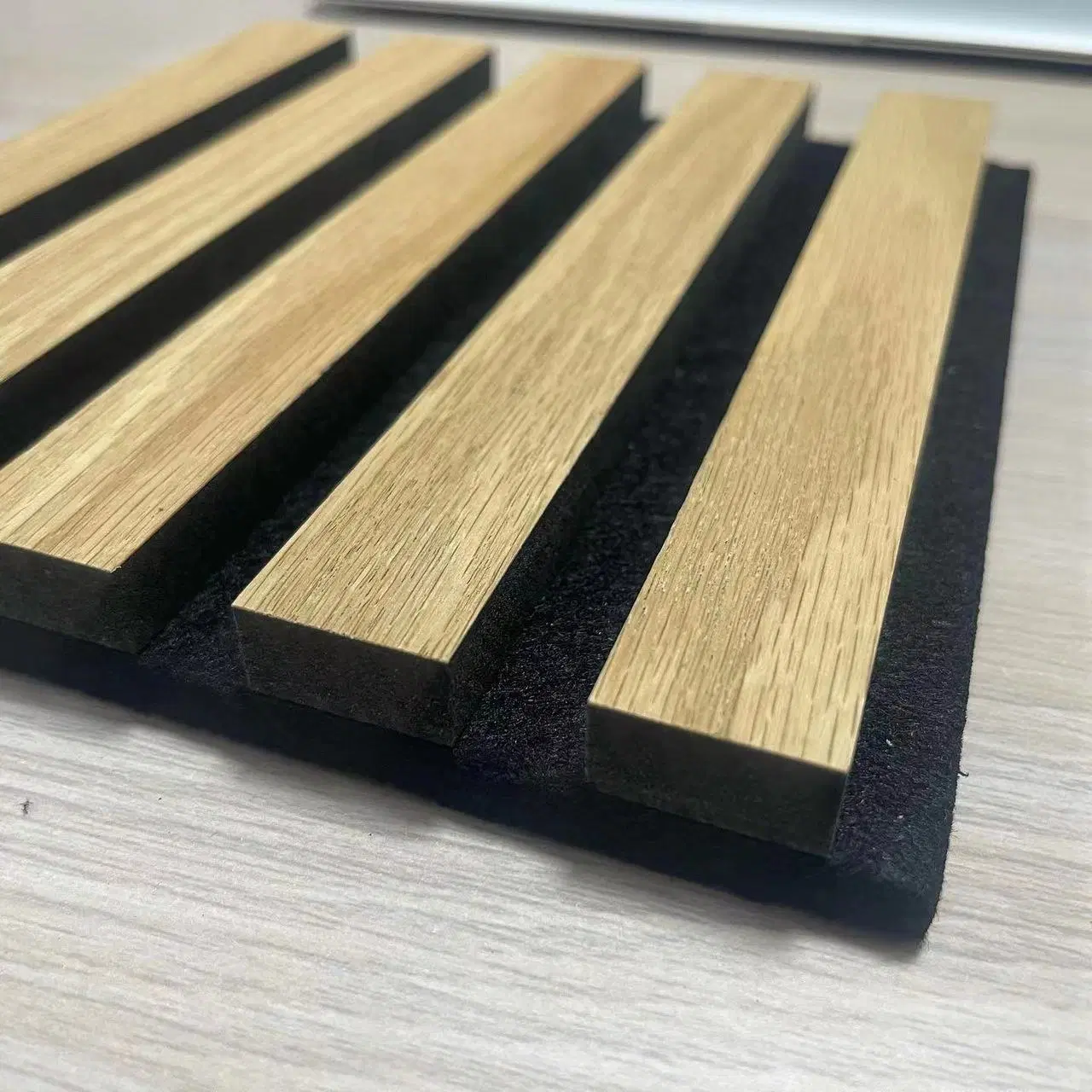 Parede e teto absorção de som Pet Wooden Strip slatted Acoustic Painéis para decoração em estúdio/escritório/casa