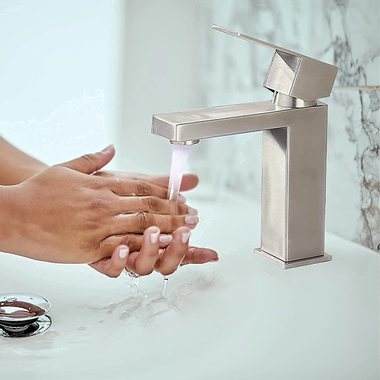 Fábrica Proveedor cUPC Baño Pica grifo montado en cubierta níquel cepillado Agua de un solo mango lavado a mano sus Square Basin Faucet