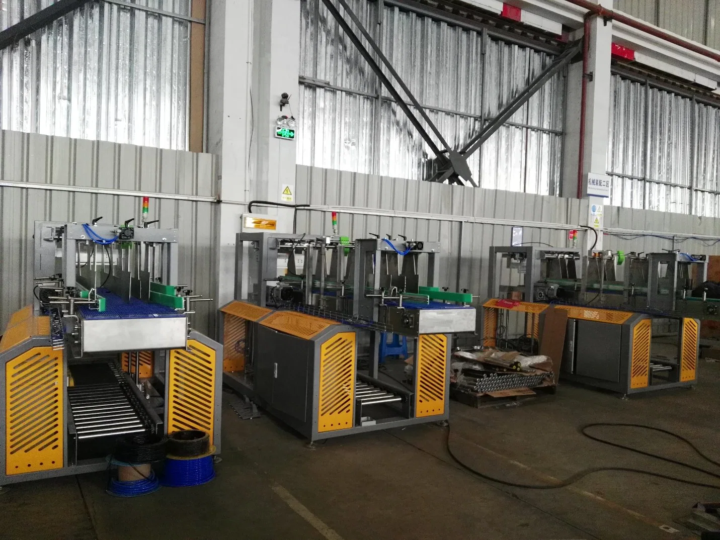 Automatic Drop Packing Machine for Juice Wine Bottle