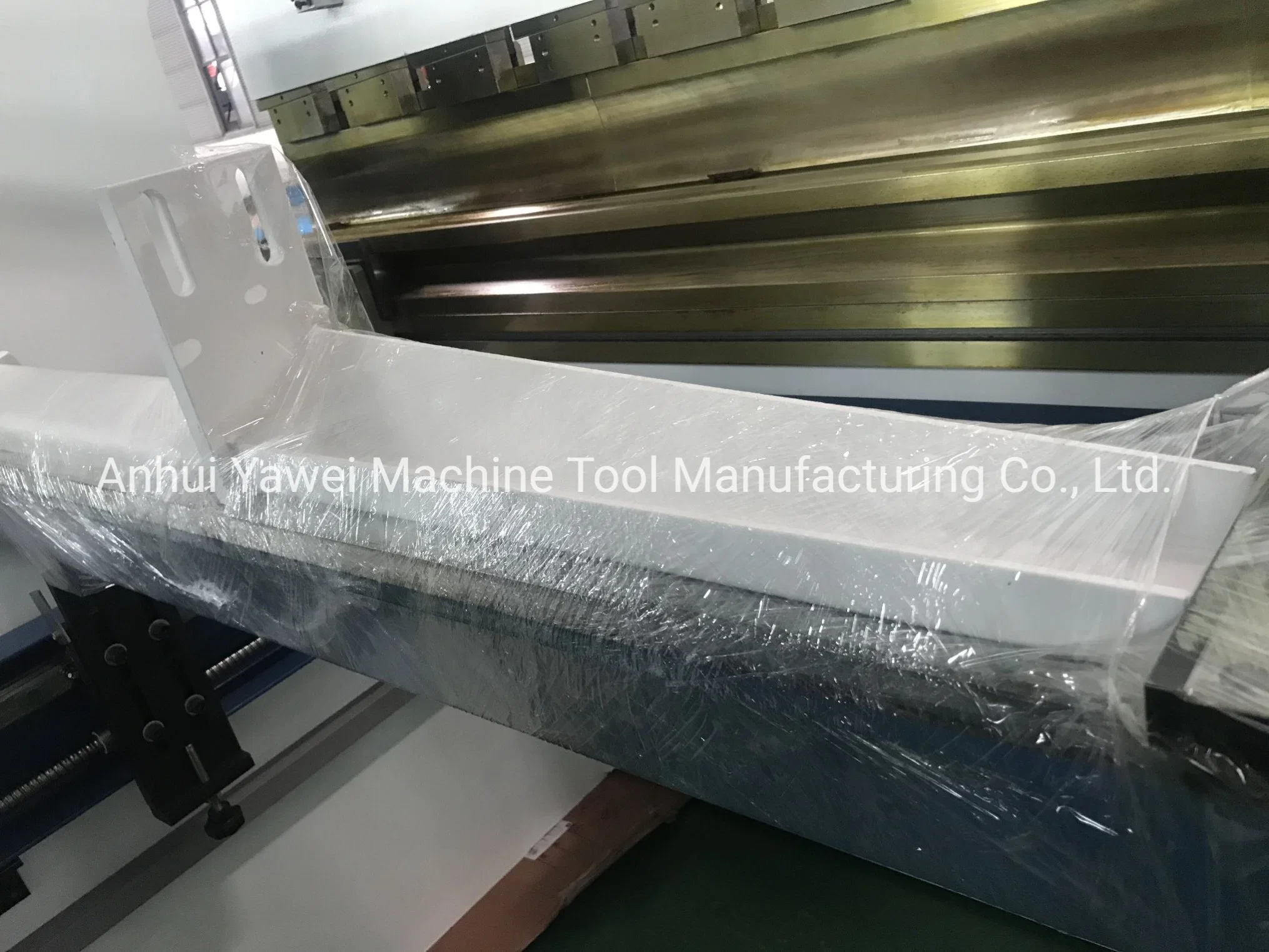 300t 4000 Sheet Metal CNC Hydraulic Bending Machine with E200