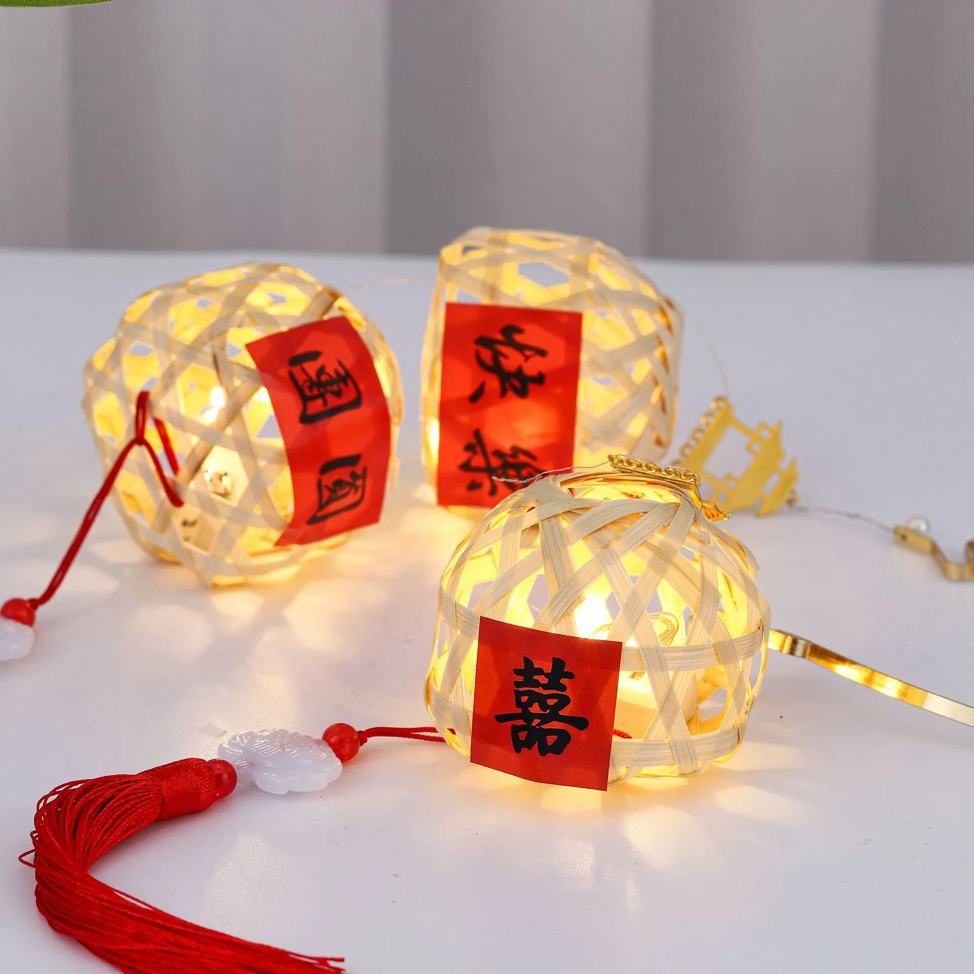 Chinese Traditional Bamboo Basket Handmade Bamboo Baskets with Light for Middle-Autumn Festival