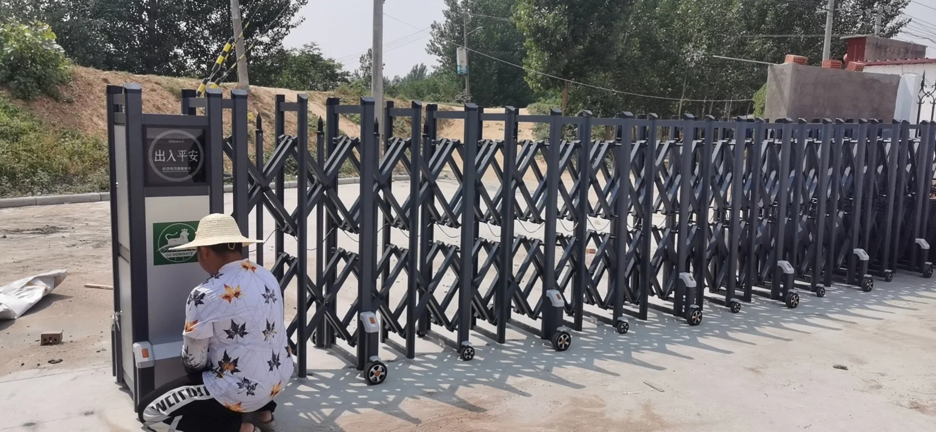 New Qi Series Aluminum Alloy Retractable Gates School Intersection Road Fence Gate