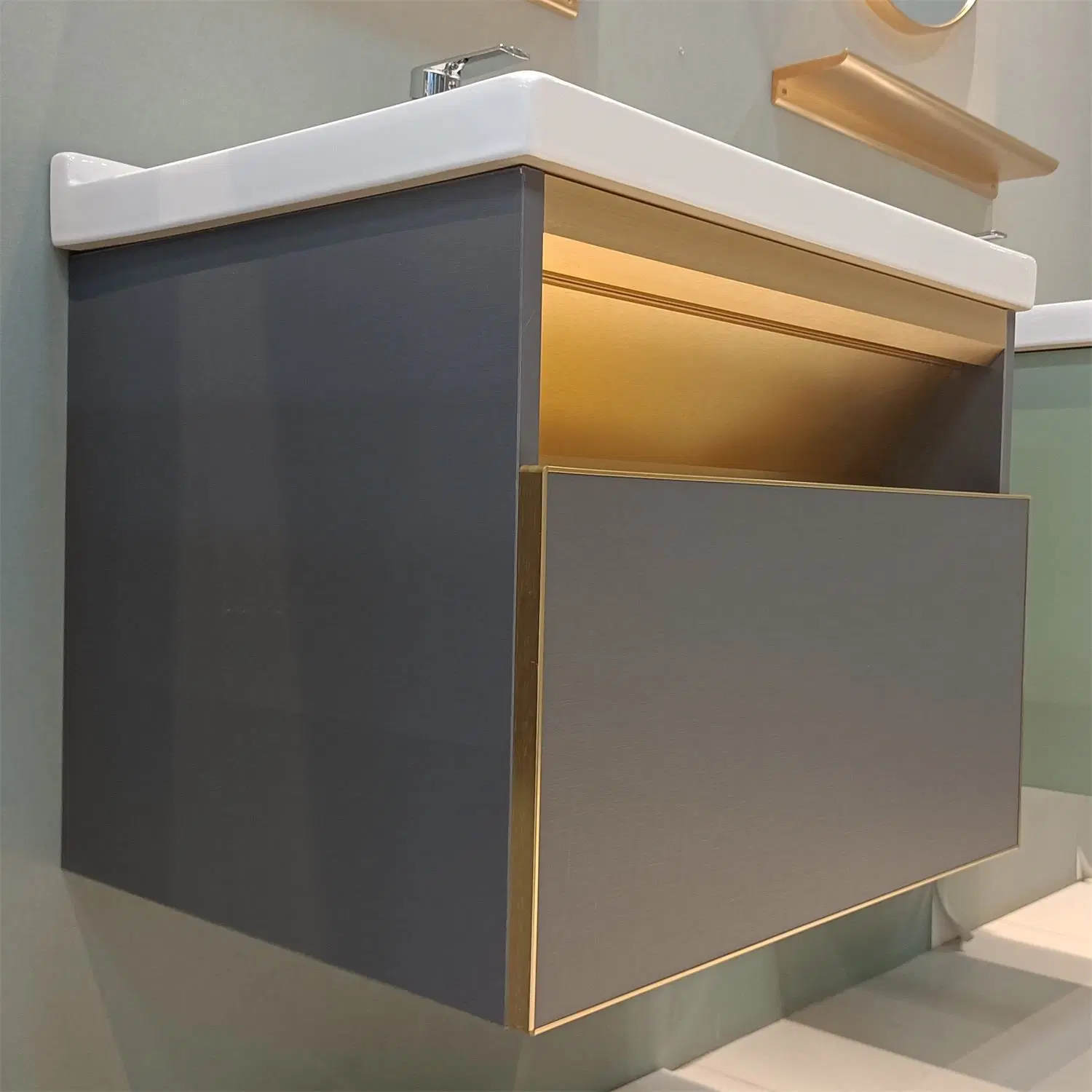 Tiroir de rangement salle de bains luxe Golden Vanity Cabinet établit avec le verre miroir, étagère