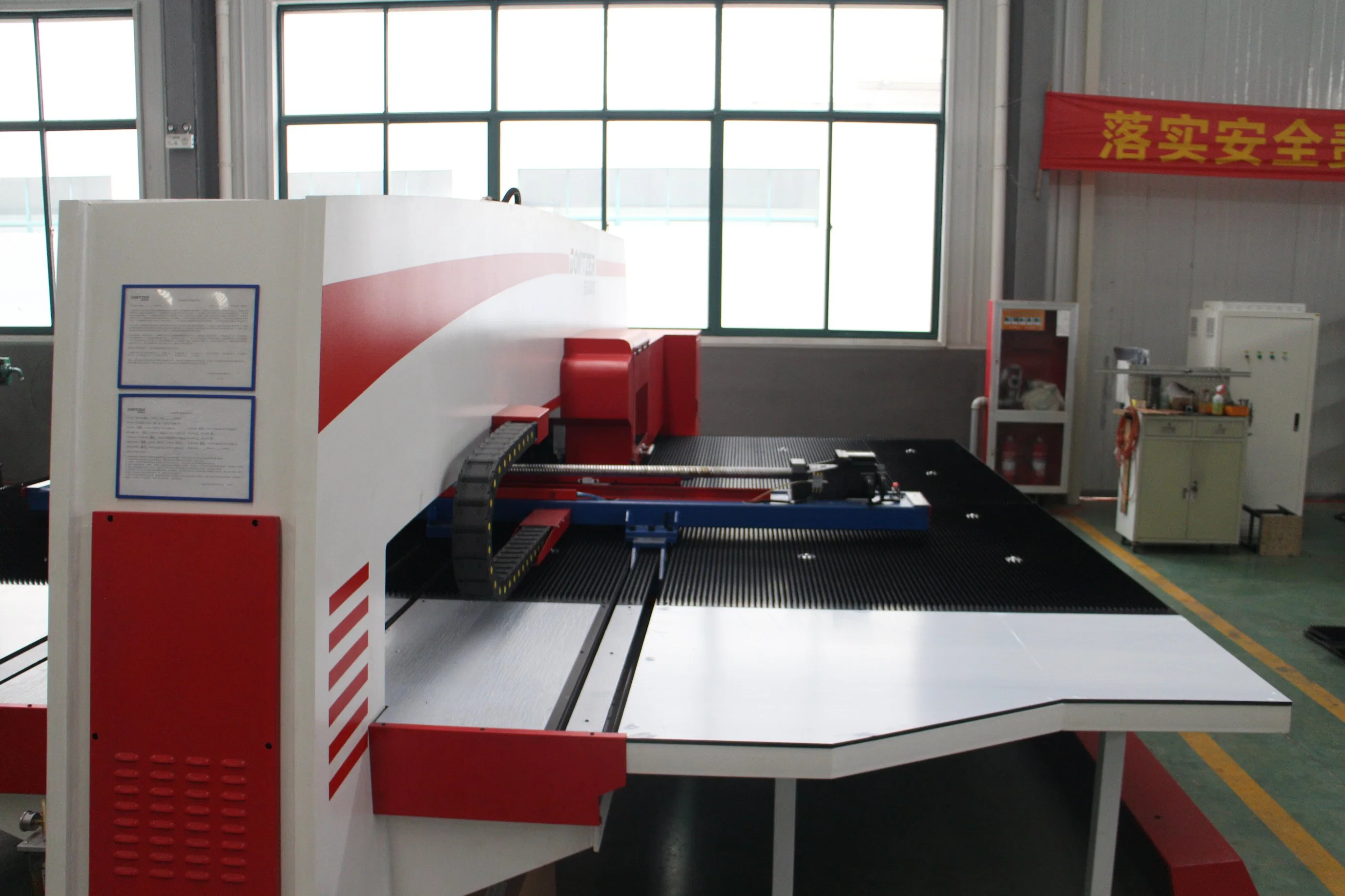 40 Tons, 5 Axes, 6*8 Feet, Aluminum Al Plate Panel Servo Punch Cutting Machine Tool, CNC Drilling for Blind, Shutters, Shades