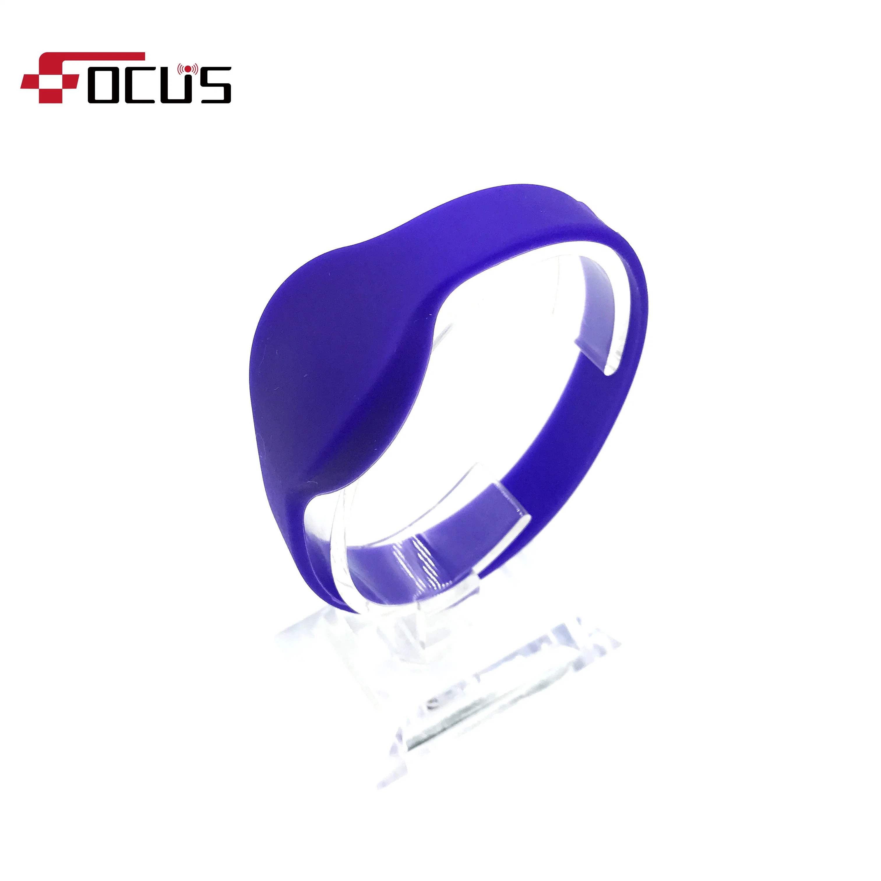 Factory Direct Custom Hf 13.56MHz Chip Silicone RFID Wristband with Different Color