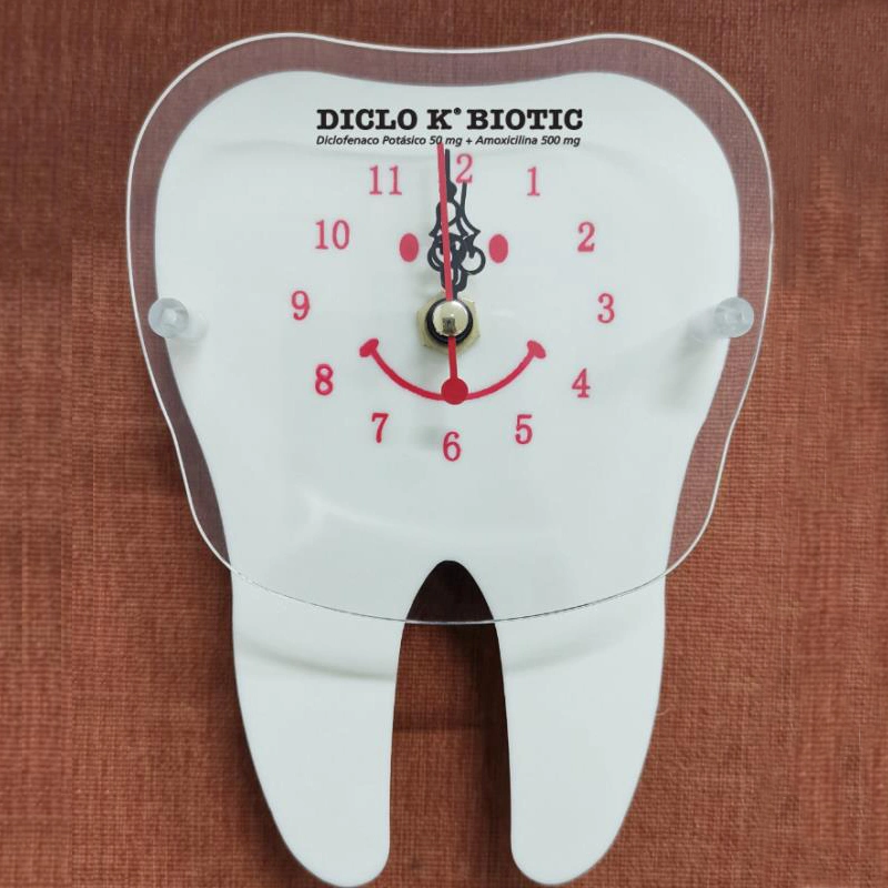 La nouvelle clinique de la décoration de style de dent dents dentaires Desk Horloge de forme