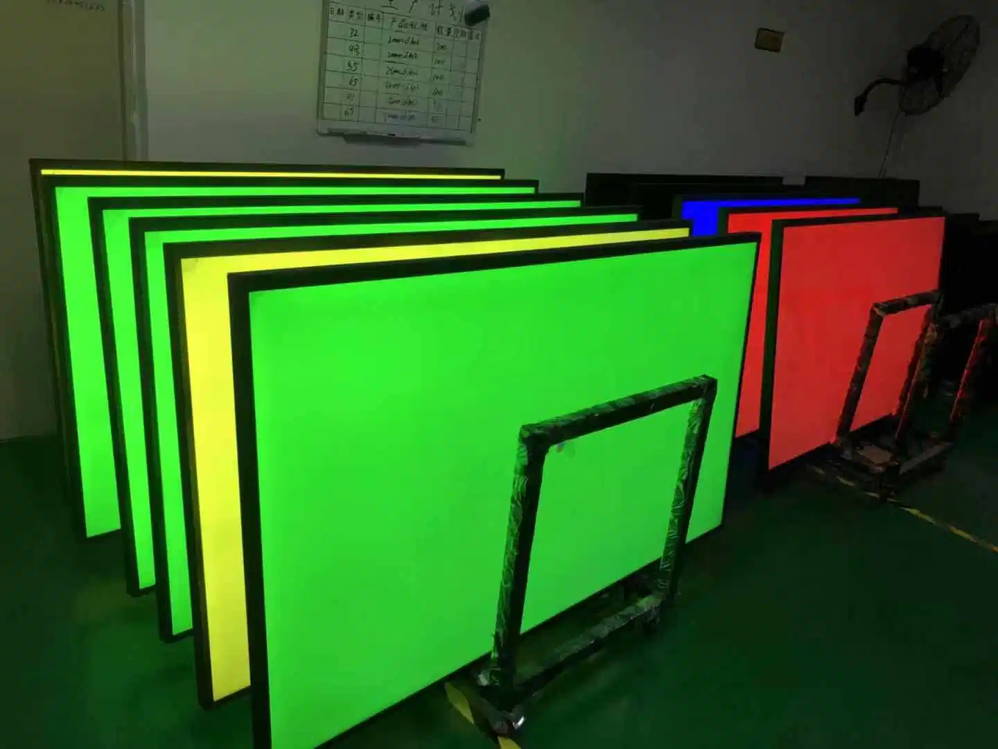 32-86 Inch LCD Panel Display Module High Brightness Sunlight Readable