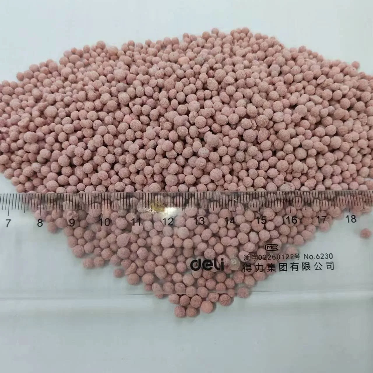 Preço de fábrica Vende Bem Fertilizante Granulado de Composto de Rolo Químico de Alta Qualidade NPK 16-16-8.