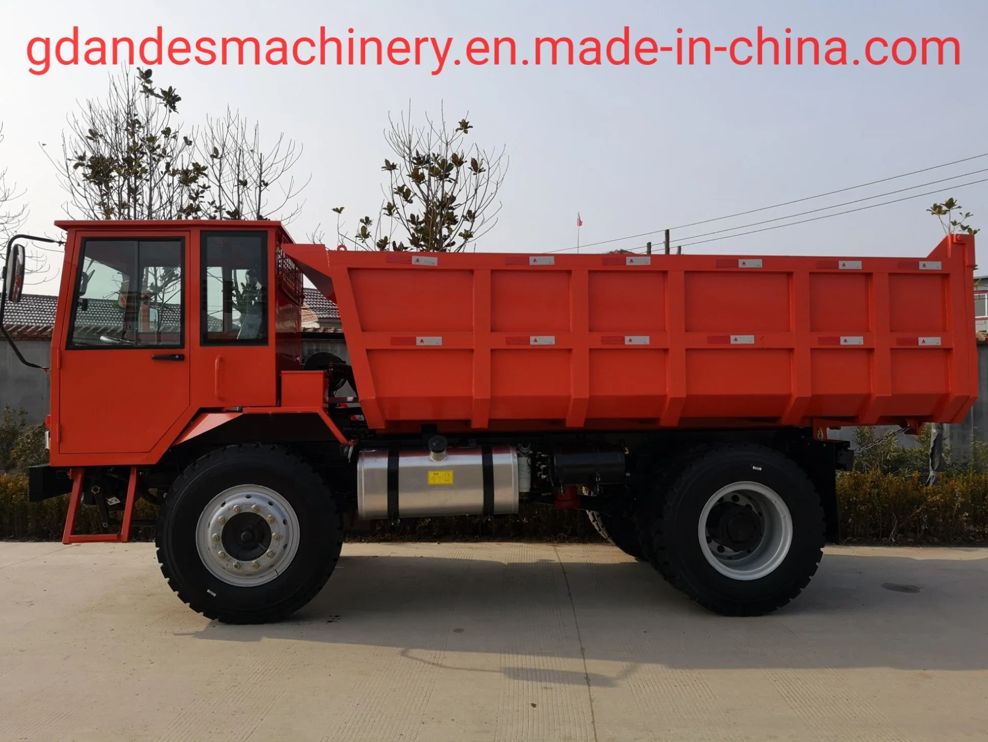 Low Cost Self-Loading Mini Dumper/Four Wheel Mining Truck Mine Dump Truck with Double Hydra 4X4 Wheel Tipper Truck/Farm Tractor 4 Wheel Small Tipper