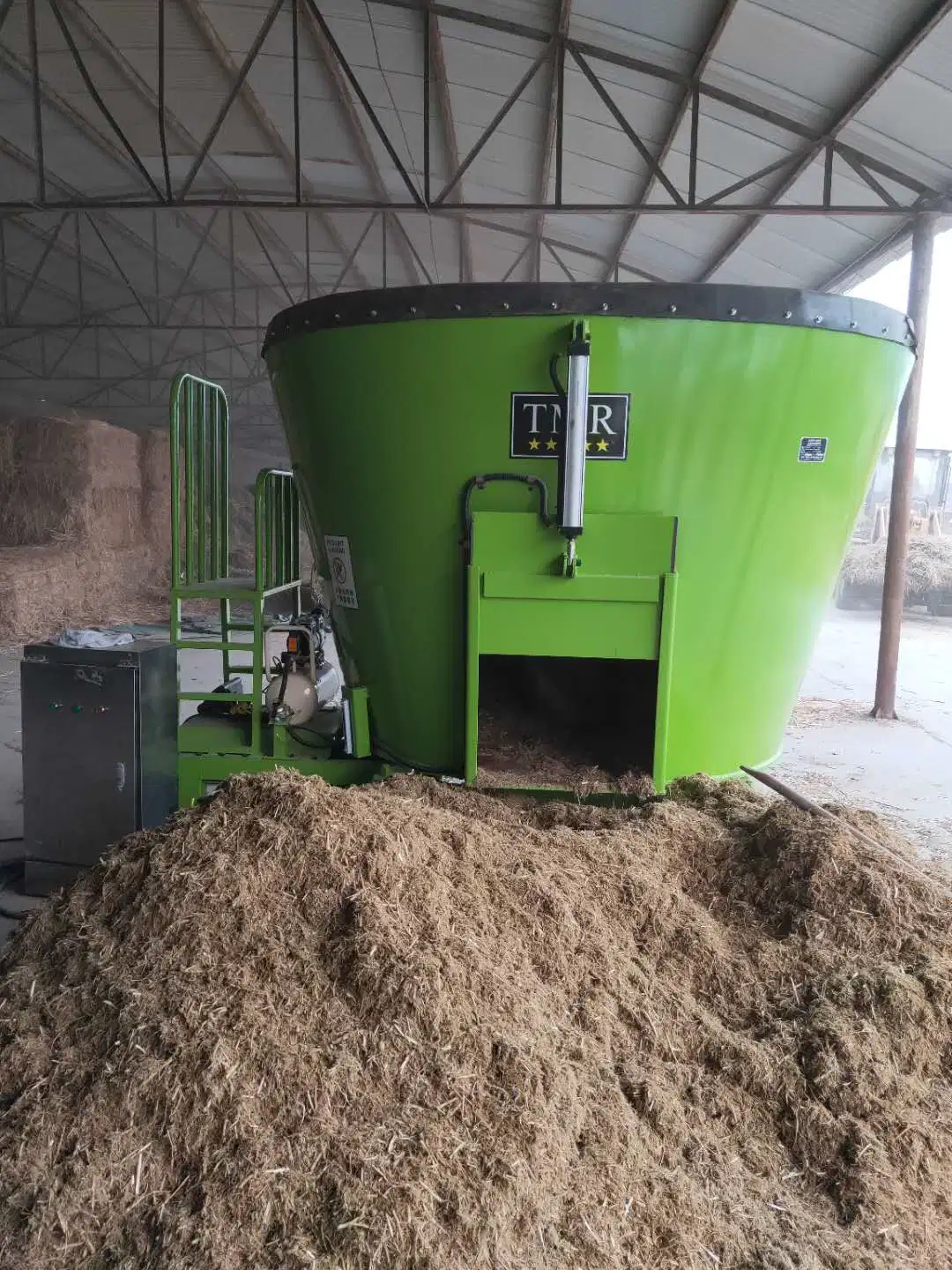 Factory Price Vertical Mixer Wagons Mixed Ration Feed Mixer