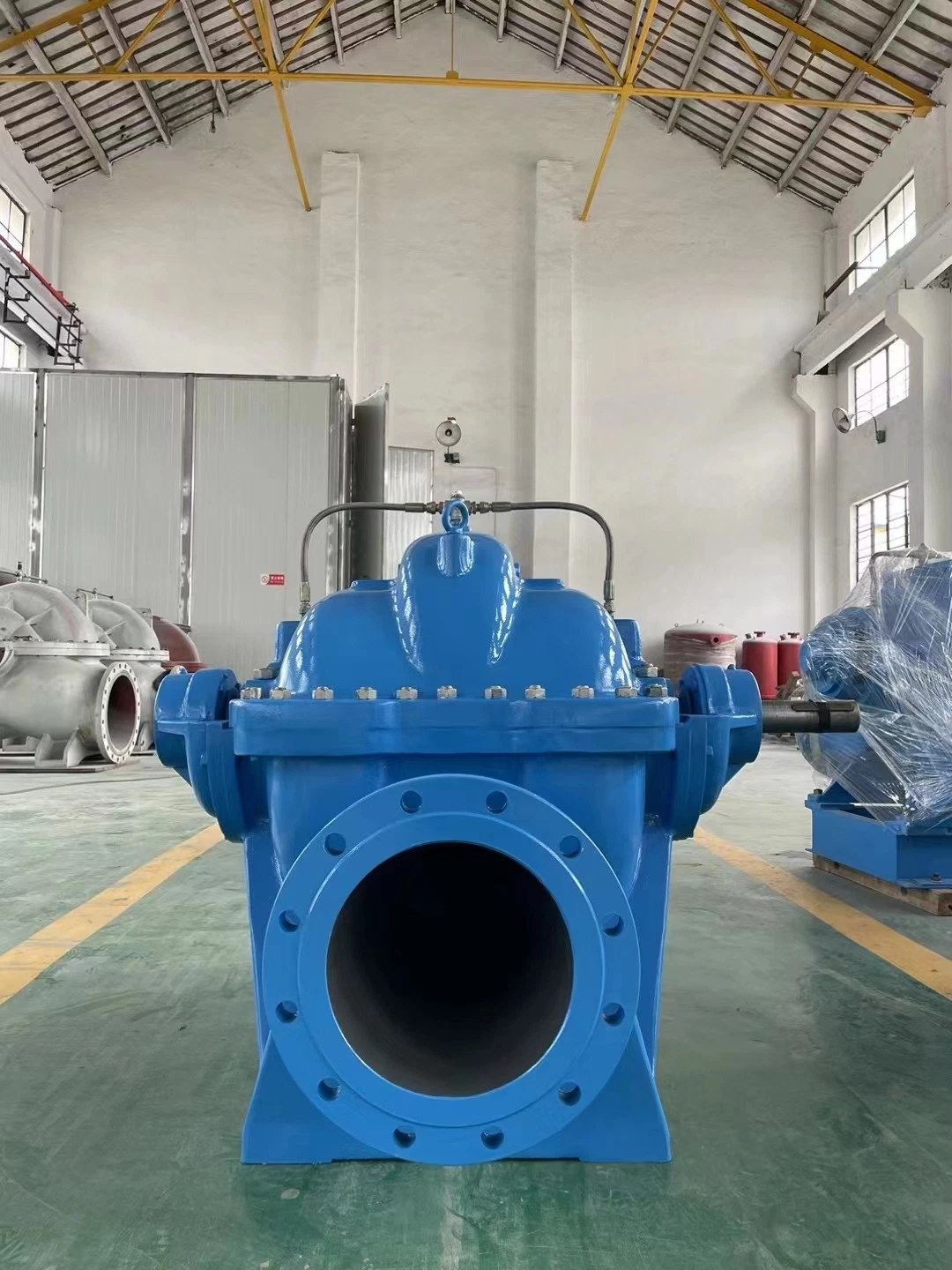 Versatile Industrial Double-Suction Pump - Flow Rate: [6025m&sup3; /H], Head: [63.2m], Power: [2750kw]