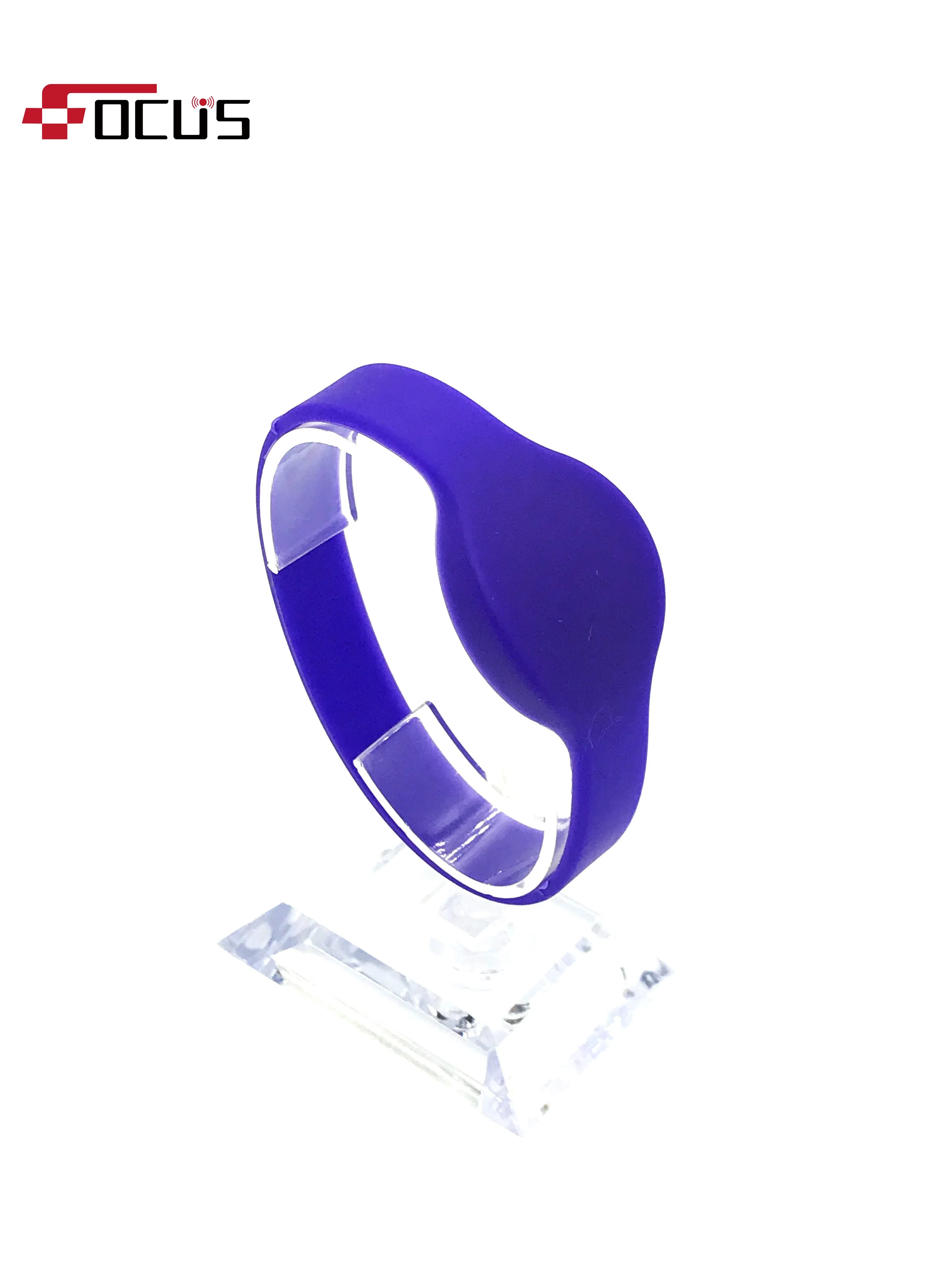 Factory Direct Custom Hf 13.56MHz Chip Silicone RFID Wristband with Different Color