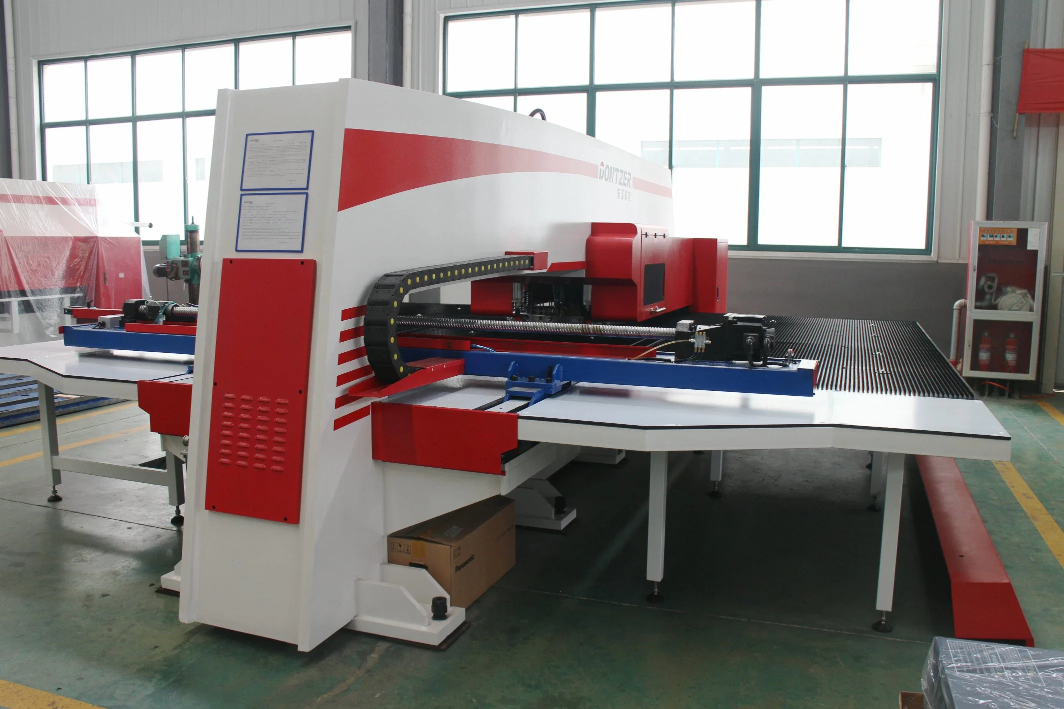 Original Factory- Mechanical Driven CNC Turret Press Punching Machine for Stainess Steel, Copper, Aluminum Blinds, Shutters, Shades, Cabinet