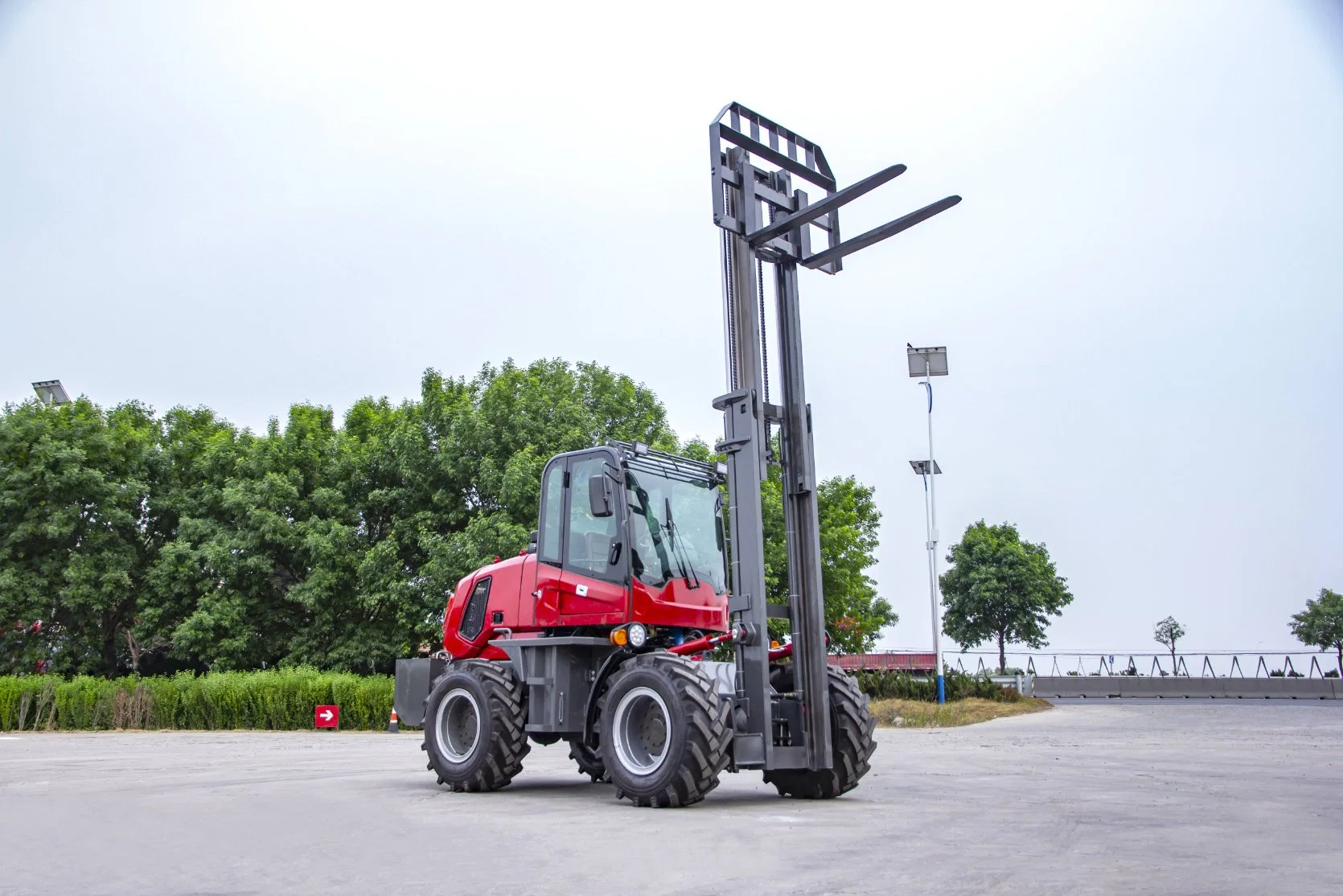 T Obemac Chine tout nouveau terrain accidenté chariot élévateur à fourche 2tonne 3.5TON 2.5TON 3tonne 5tonne Stacker chariot élévateur à fourche diesel