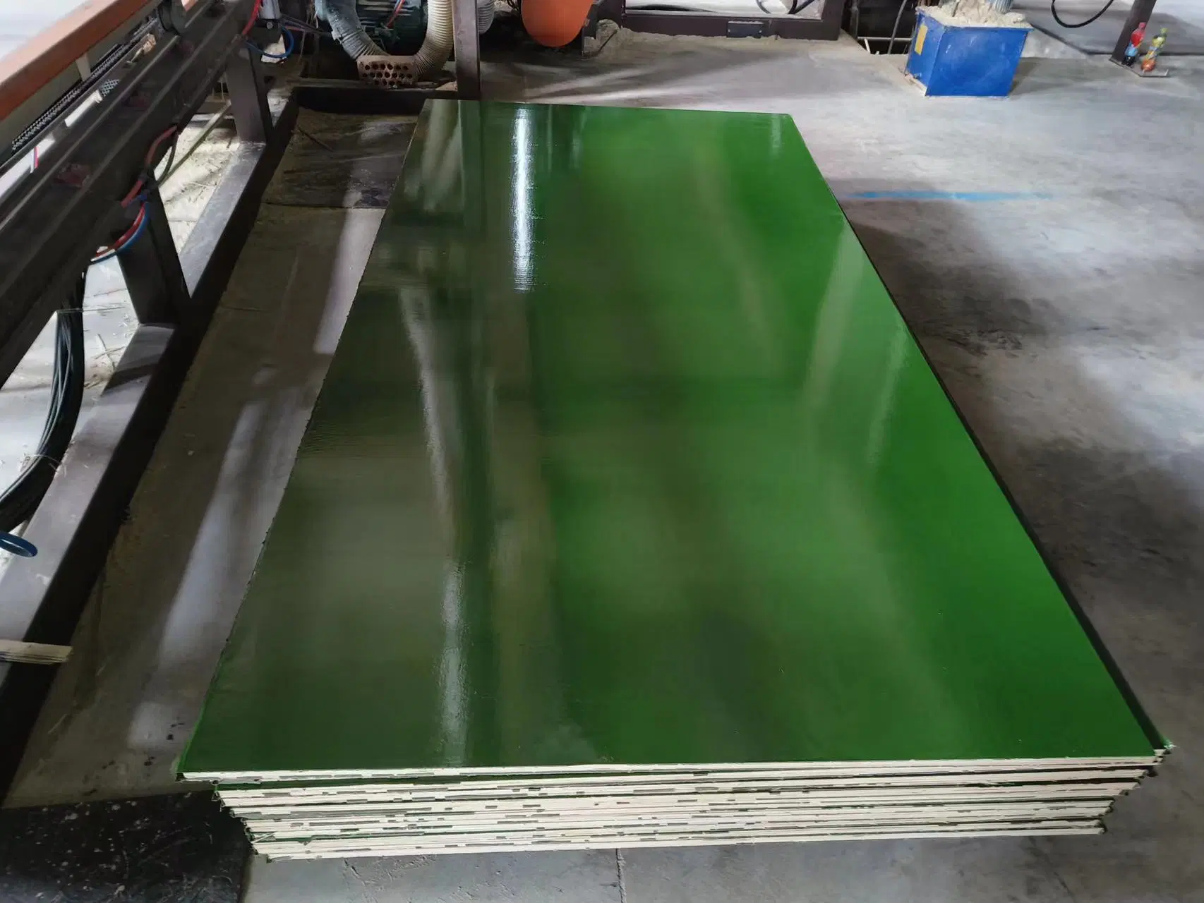 Green Plastic Film Faced Plywood Building Plastic Formwork Plywood