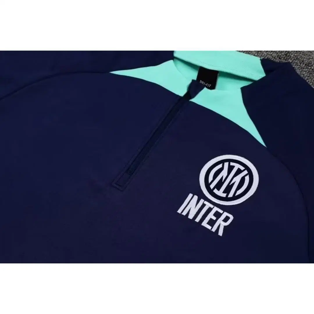 2022/23 Heißer Verkauf Plain Sport Trainingsanzug Hohe Qualität Fußball Custom Sportswear Trainingsanzug Mit Kapuze Inter Mailand Uniform Soccer Jacke Anzug