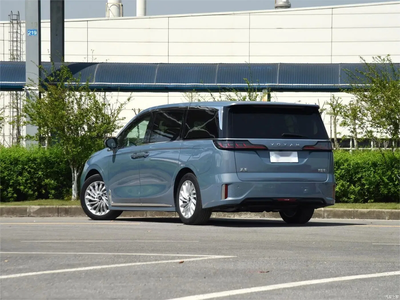 Volante à esquerda gasolina Viagem híbrida 7 bancos Dreamer MPV Carro