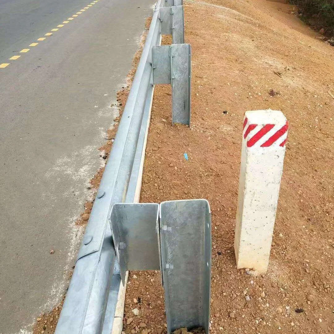 La autopista accidente autovía guardarraíl barrera canal U Bloque espaciador