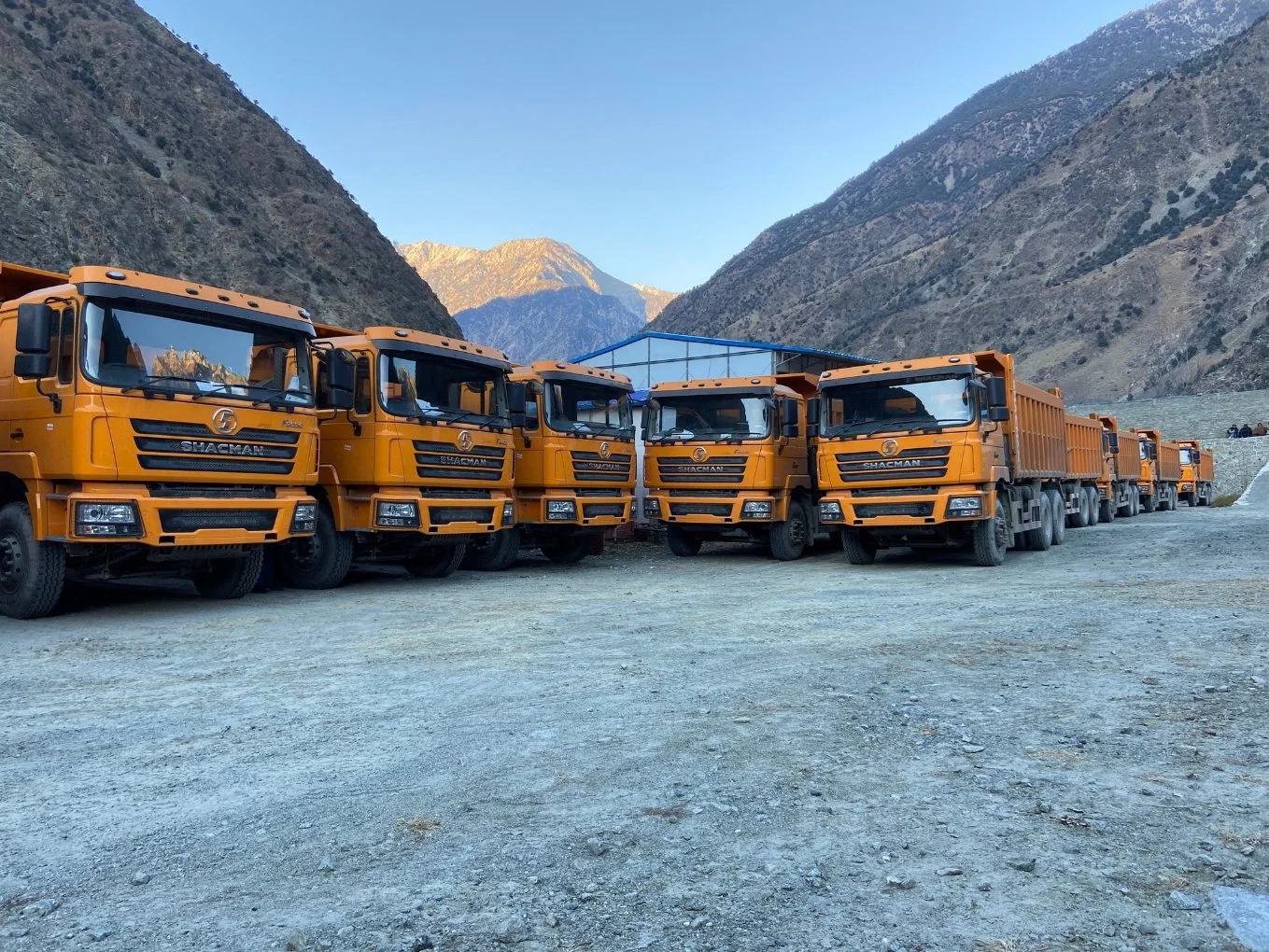 La Chine Shacman 400HP 6X4 utilisé de seconde main bon marché de la vente de camion à benne