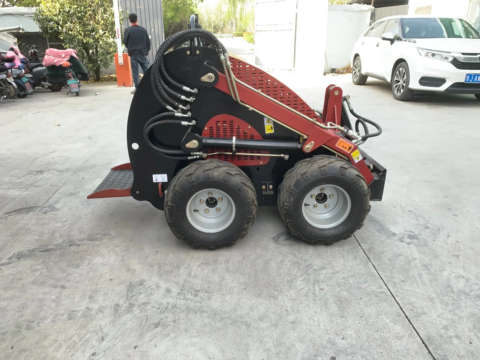 Infront China Mini Crawler Skid Steer Loader