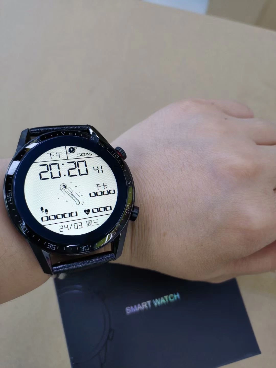 Novo Design Fashion Smart relógio de pulso Astronaut Dom Assista Bracelete Bluetooth para L13