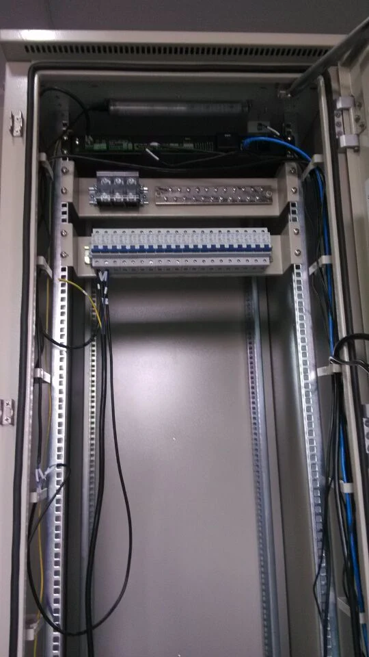 Chapa de acero inoxidable para rack de equipos de red de alojamiento del gabinete eléctrico.