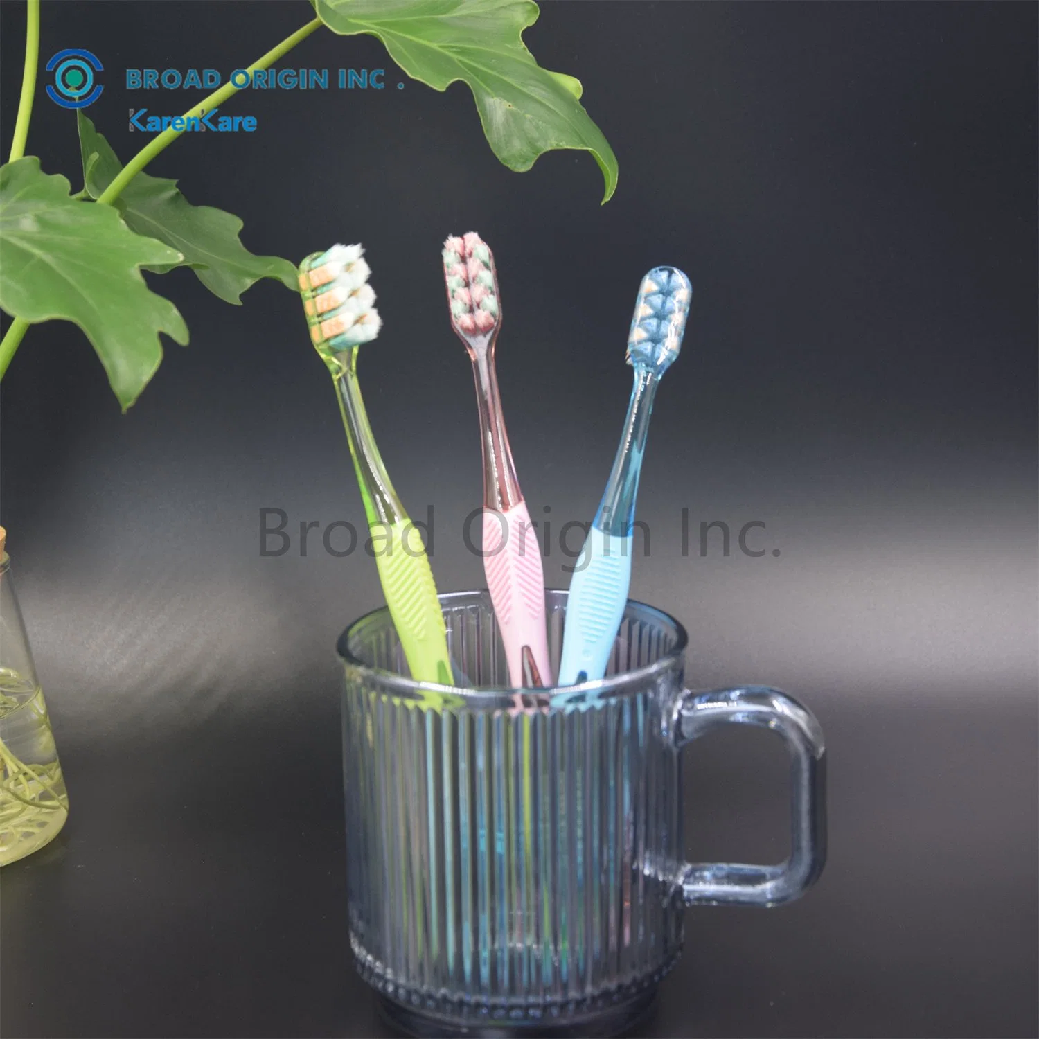 Novo design excelente qualidade escova de dentes Oral Care com o melhor preço Branqueamento logótipo personalizado amostras gratuitas escova de dentes para adultos