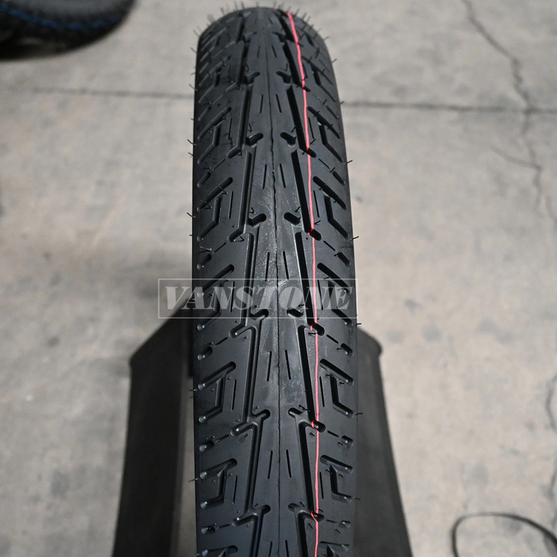 Vstway Wholesale/Supplier China Best Quality Tubeless Motorcycle Tyre 90/90-18 100/90-18