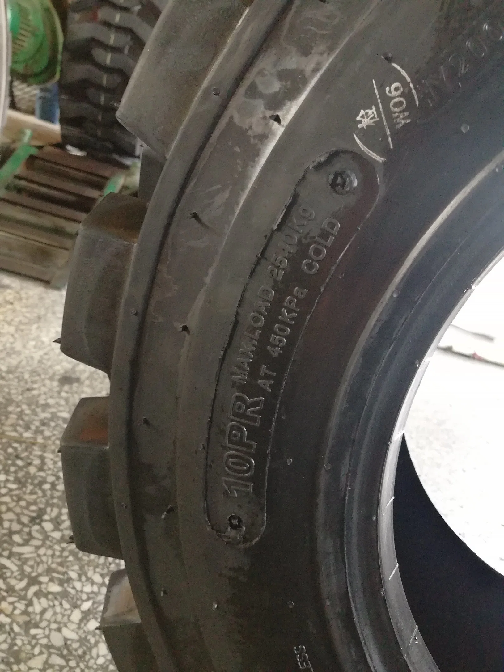 Size 12-16.5 10-16.5 China Manufacturer Top Trust Bias Tyre Industrial Tyre