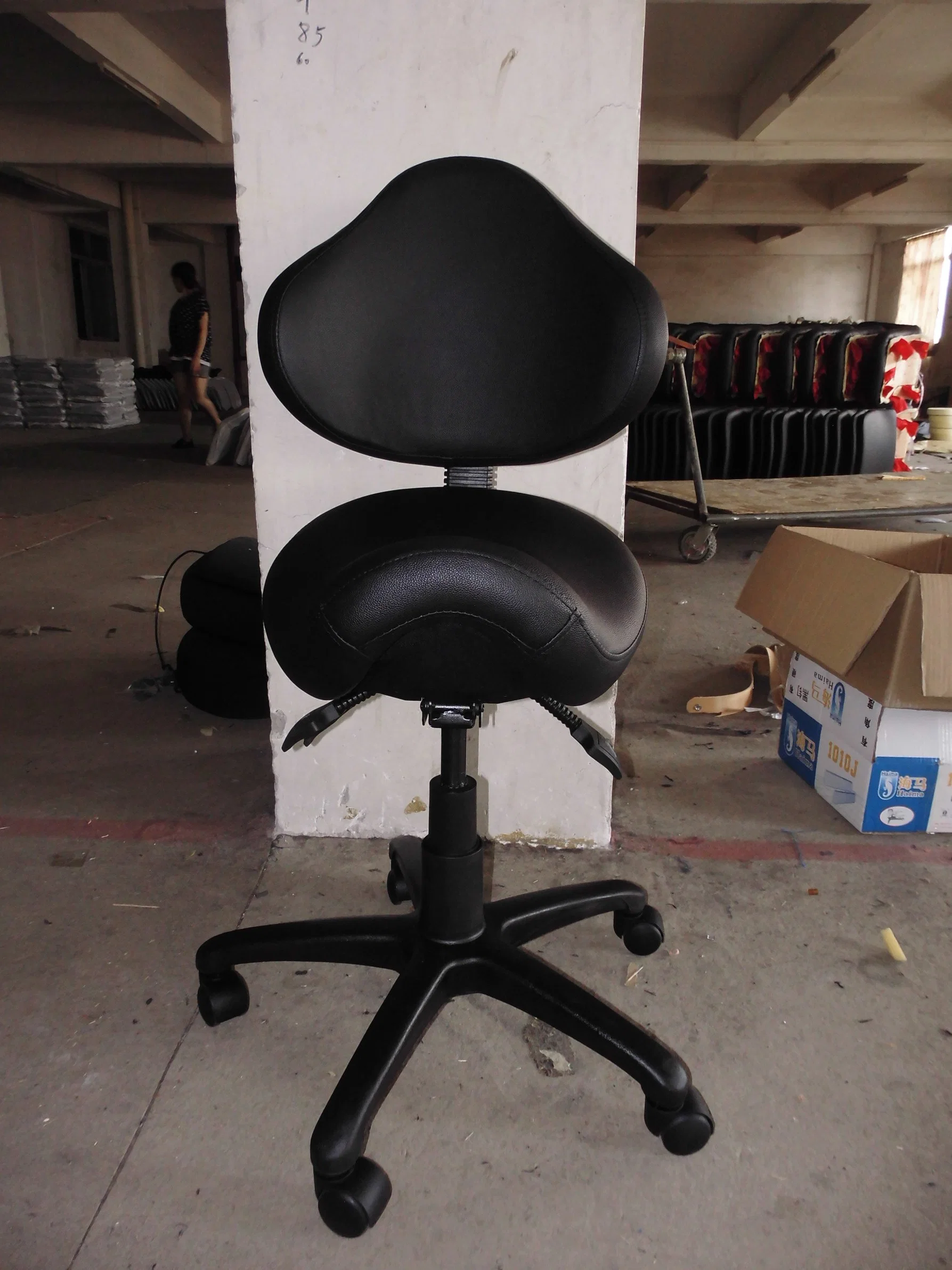 Black Color Nylon Base Caster Dentist Indulstrial Saddle Seat Chair