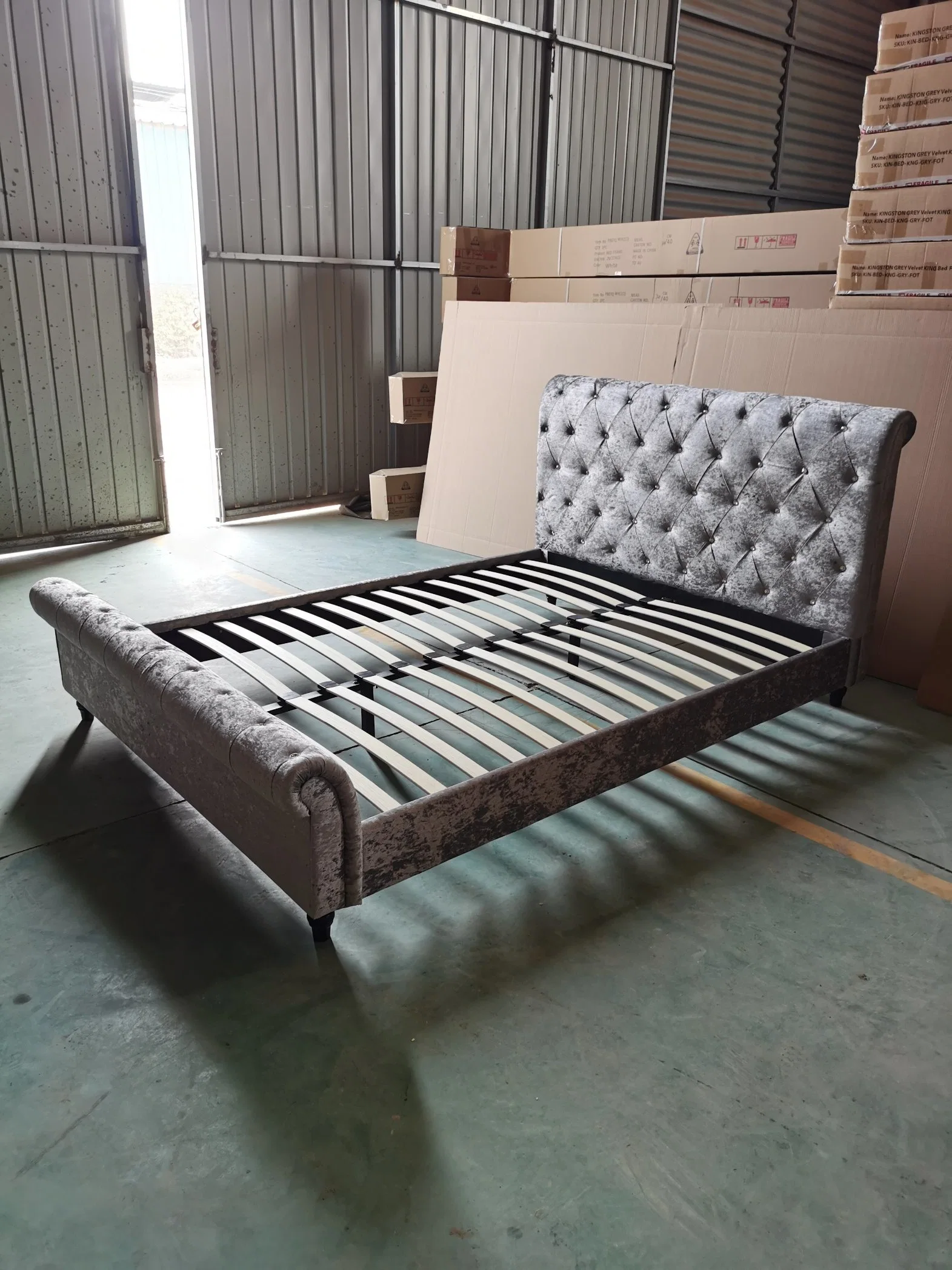 China Modern Bedroom Furniture Fabric Leather Bed Frame