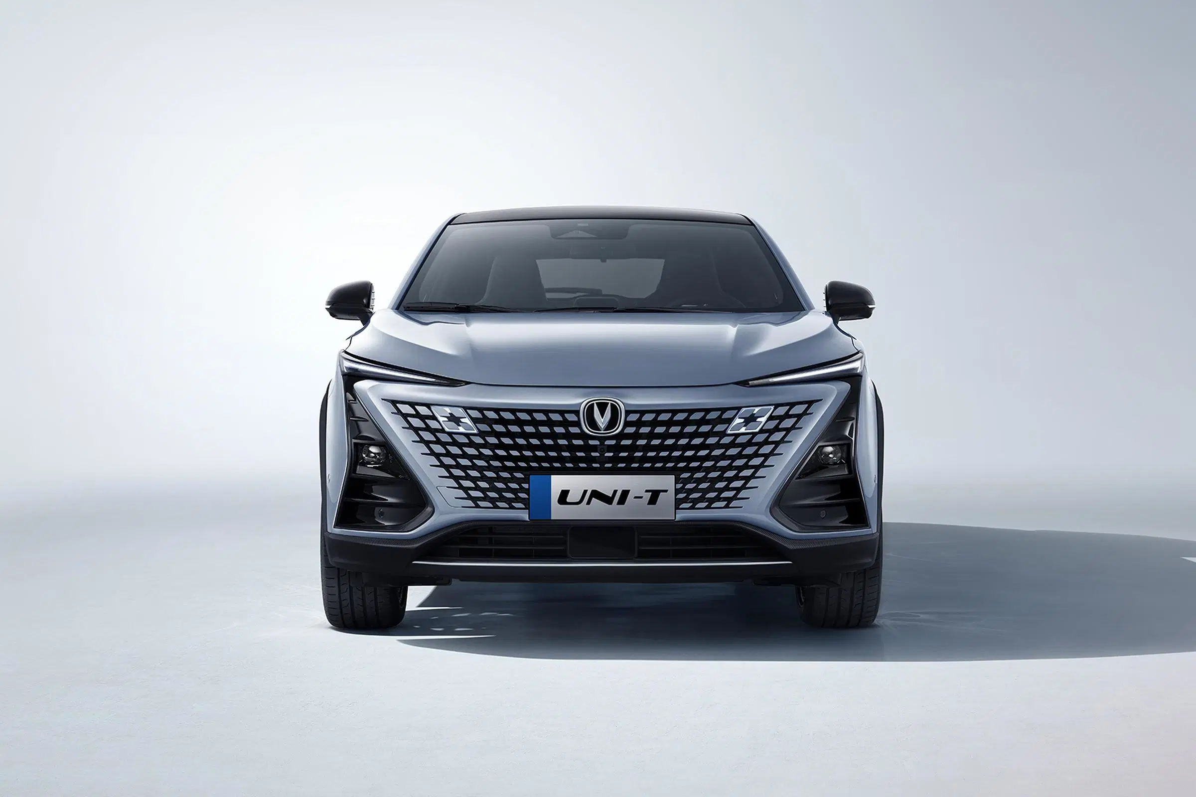 Лучшие Продажи дешевых подержанных легковых автомобилей 2021 2022 2023 газовым двигателем Changan Uni-T бензин бензин автомобильный авто для взрослых левой Uni-K Uni-V Uni-T КРОССОВЕРА гибридный автомобиль кроссовер Changan в наличии на складе