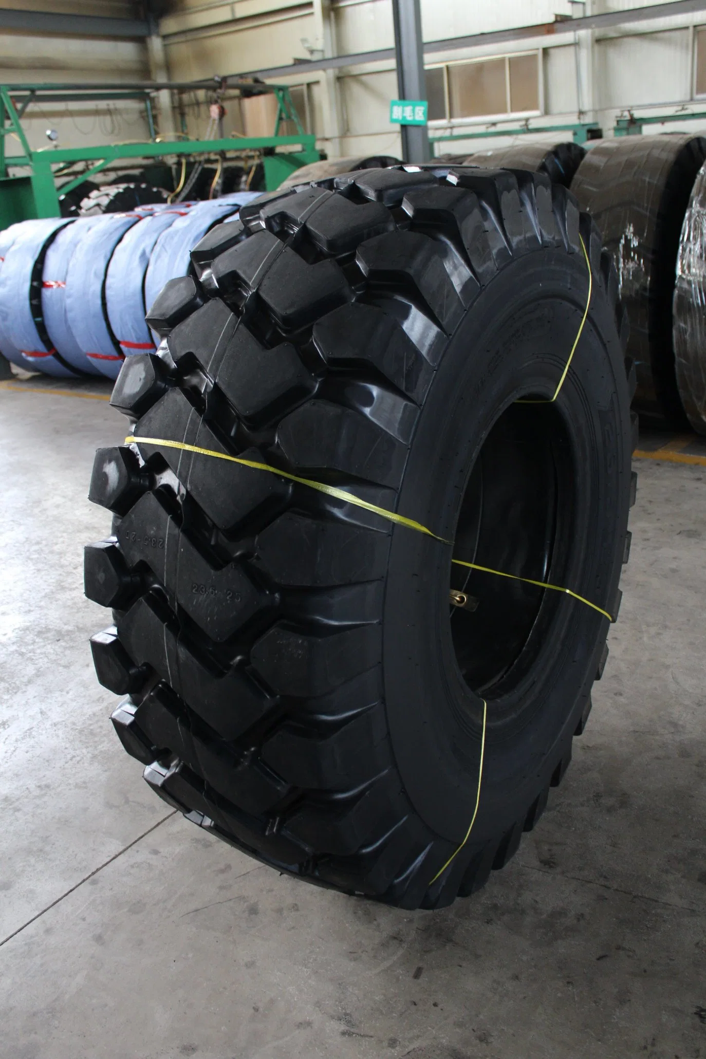 High quality/High cost performance  Budget Price, Bias off Road Solid Loader Dozer Grader Tyre (15.5/17.5/18/20.5/23.5/26.5/29.5-25 16/70-16 20.5/70-16, etc)