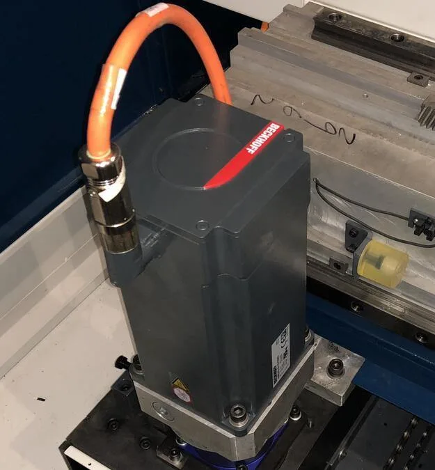 machine de découpage au laser à filtre CNC 6kw pour 32mm acier doux