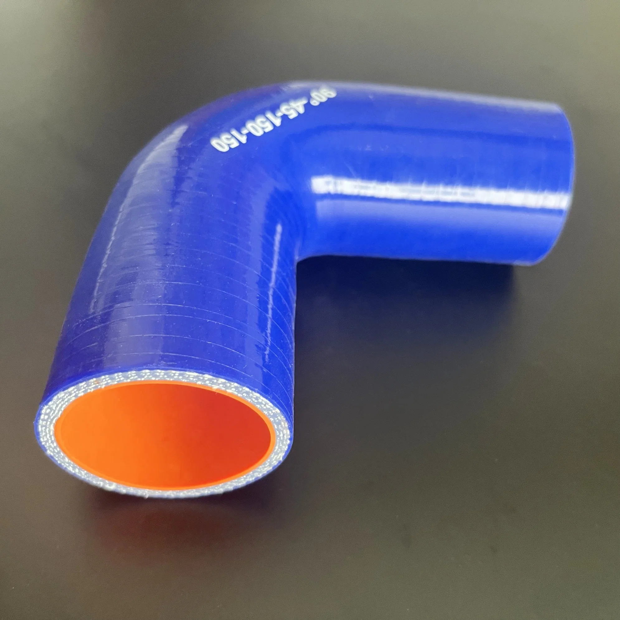 Os tubos entrançados de silicone são utilizados em motores para automóveis