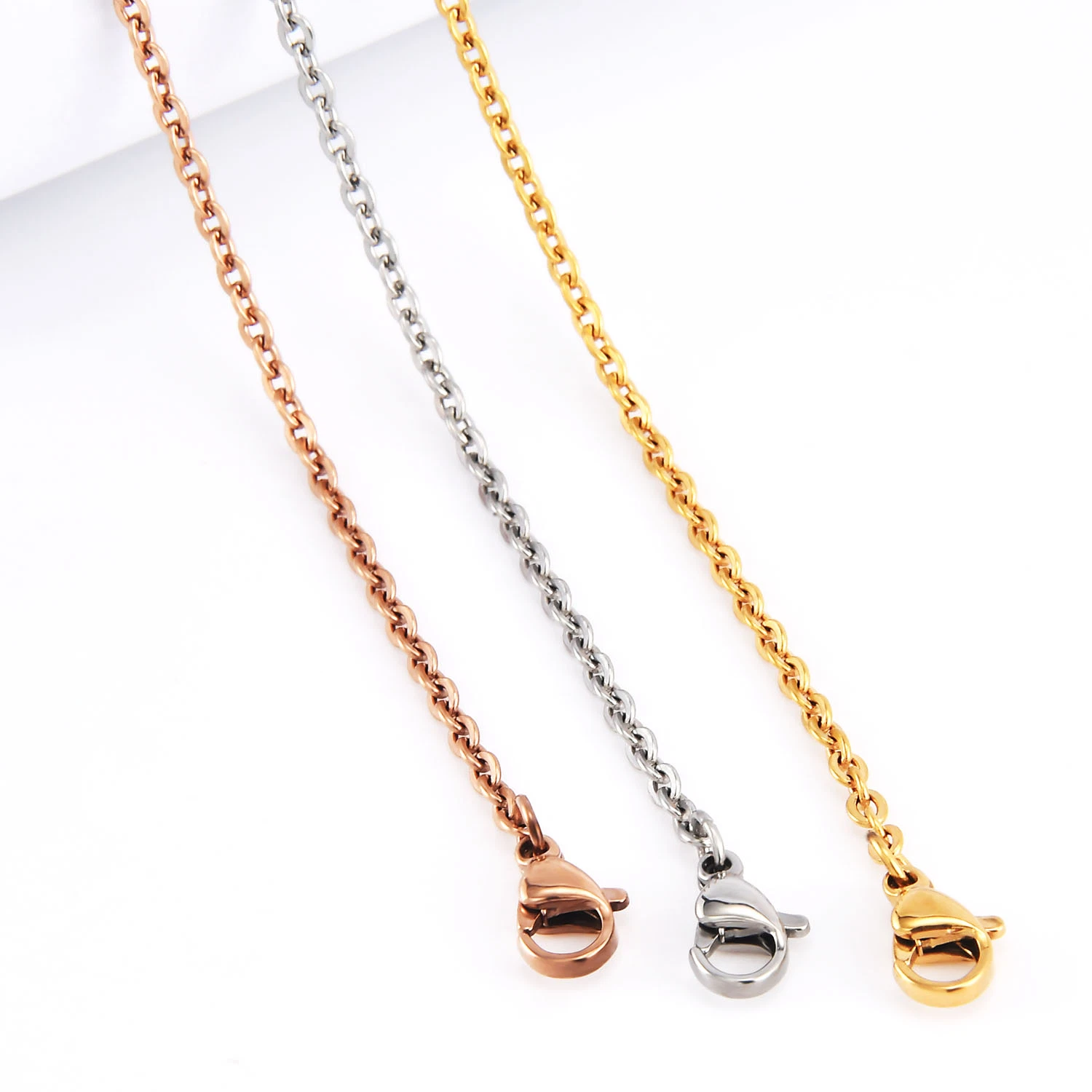 Flat Crossed Stainless Steel Chain Necklace Gold Plated as Costume Accessories