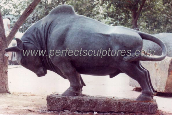 Estatua de animal de vaca tallada en piedra natural de tamaño real para exteriores, escultura de toro de mármol tallado para decoración de jardín (SY-B041)