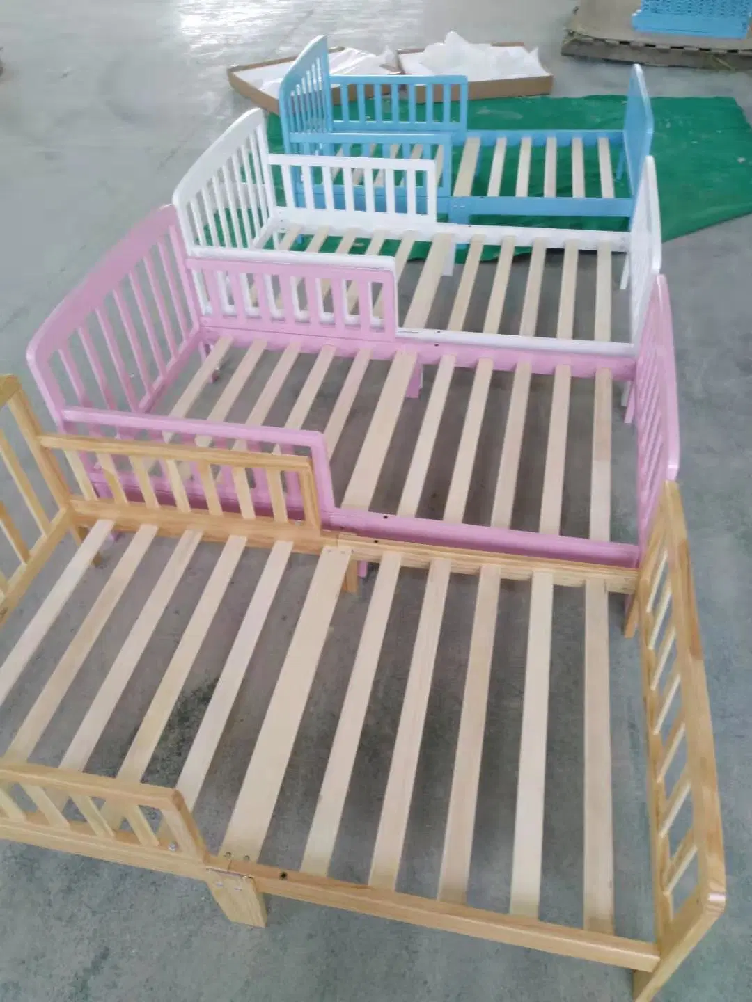 Lit Junior, lit bébé en bois massif avec glissière de sécurité pour les enfants Accueil Mobilier