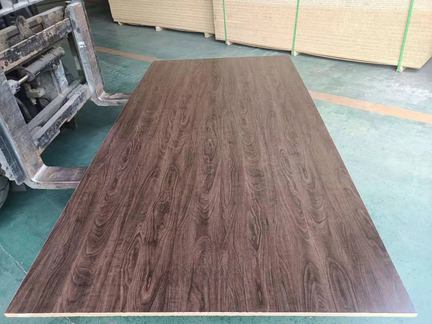 Walnut Color Melamine MDF Board for Closet Furniture