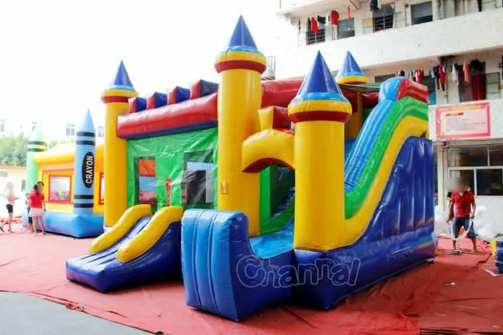 As crianças que saltam o castelo Bouncy inflável Chb202 da base