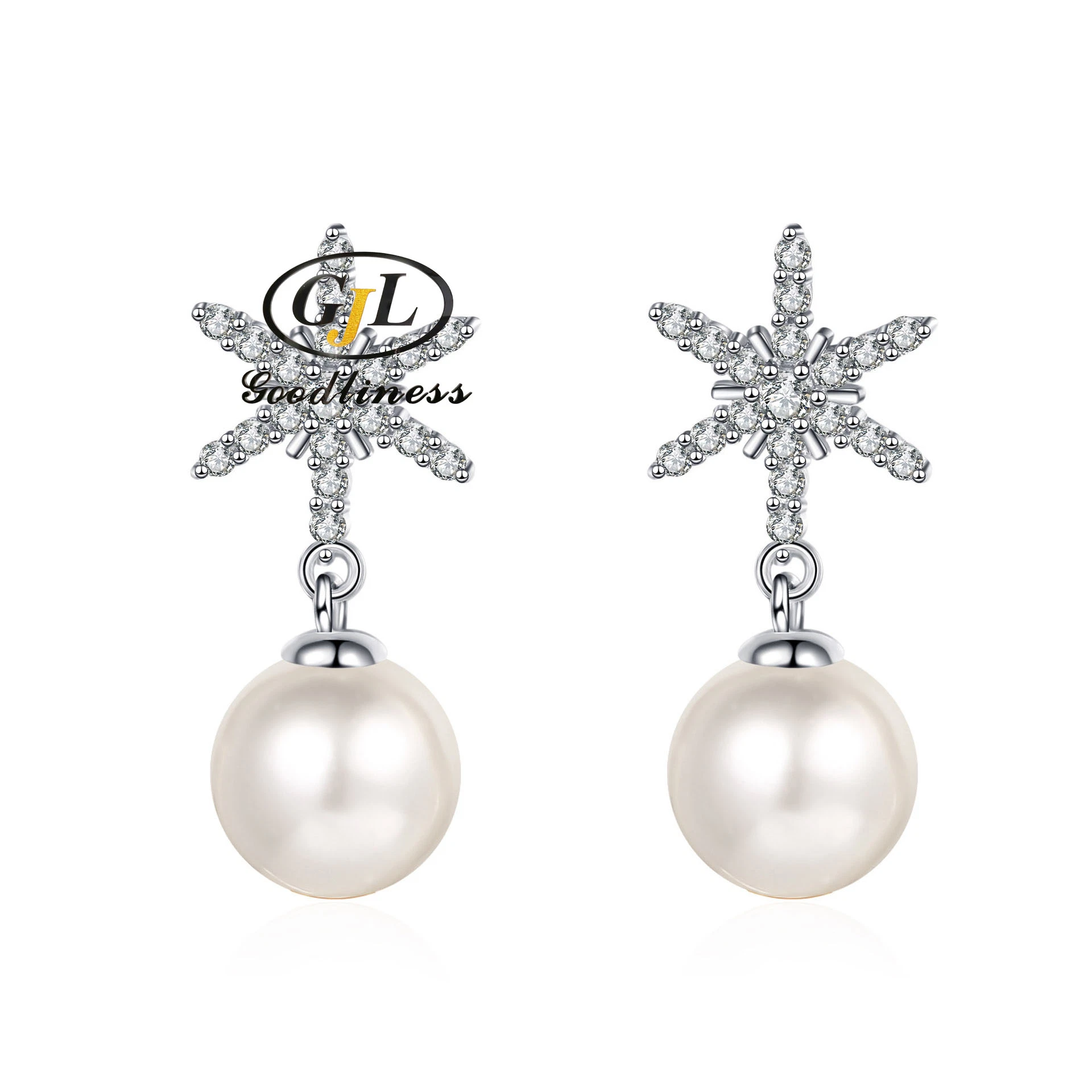 Boucles d'oreilles en perles d'eau douce petites et rondes.