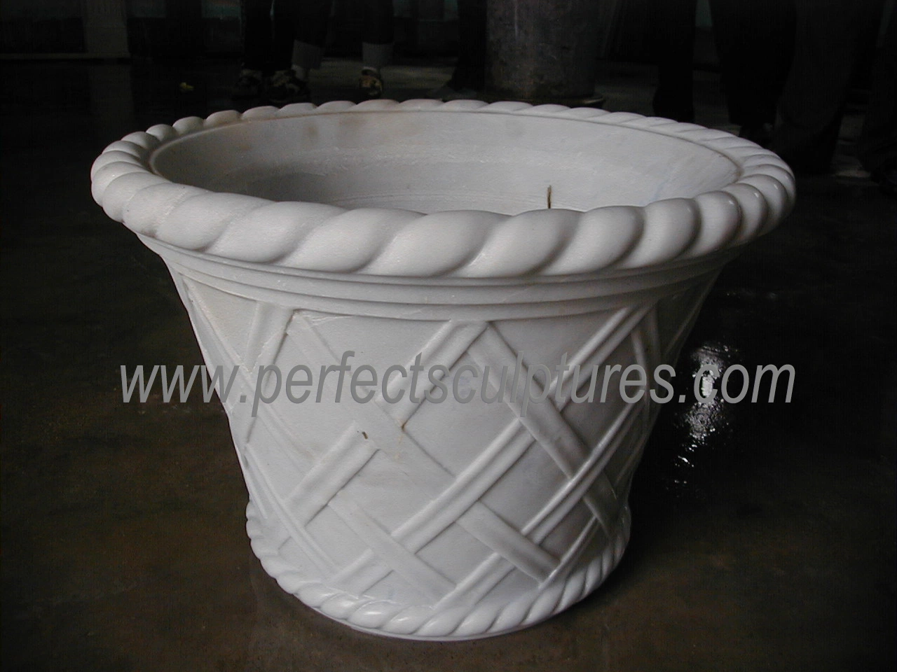 Outdoor Garden Decoration Small Size Marble Stone Flowerpot (QFP093)