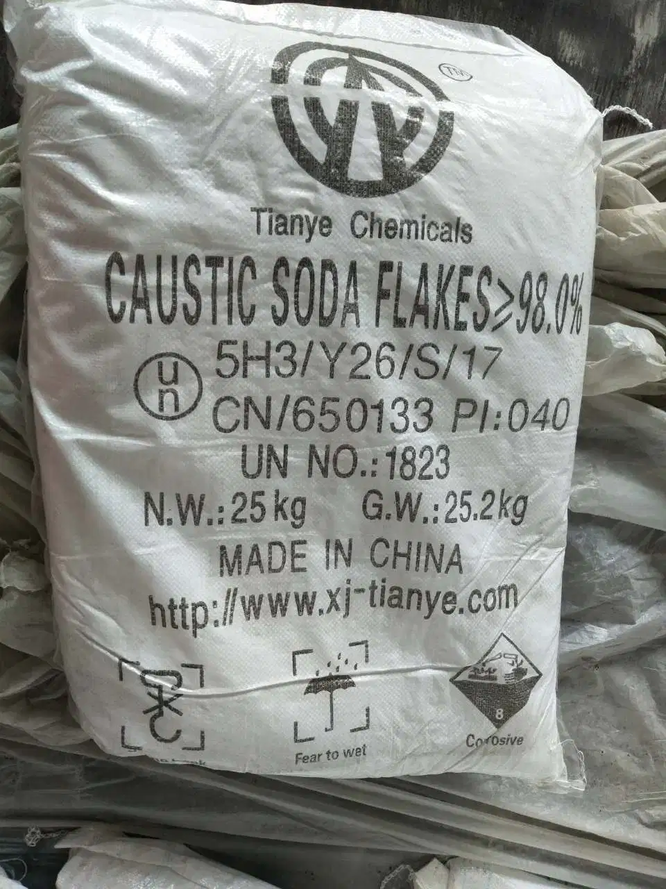 La sosa cáustica perlas utiliza jabón y el tratamiento de agua