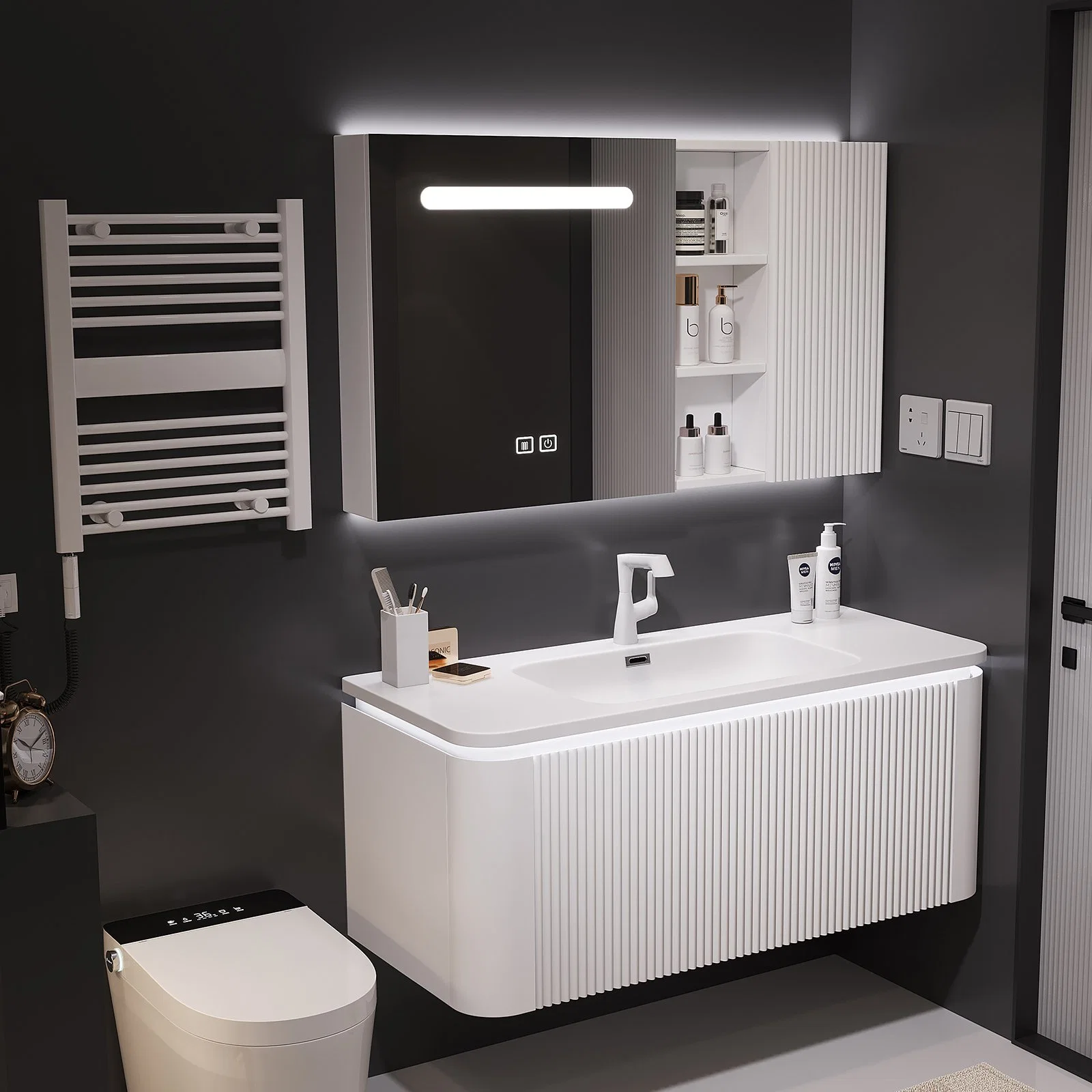 2022 Hôtel de luxe au design moderne fournisseur miroir de maquillage Set de courtoisie Salle de bains avec lavabo du Cabinet de la vanité Meubles de salle de bains