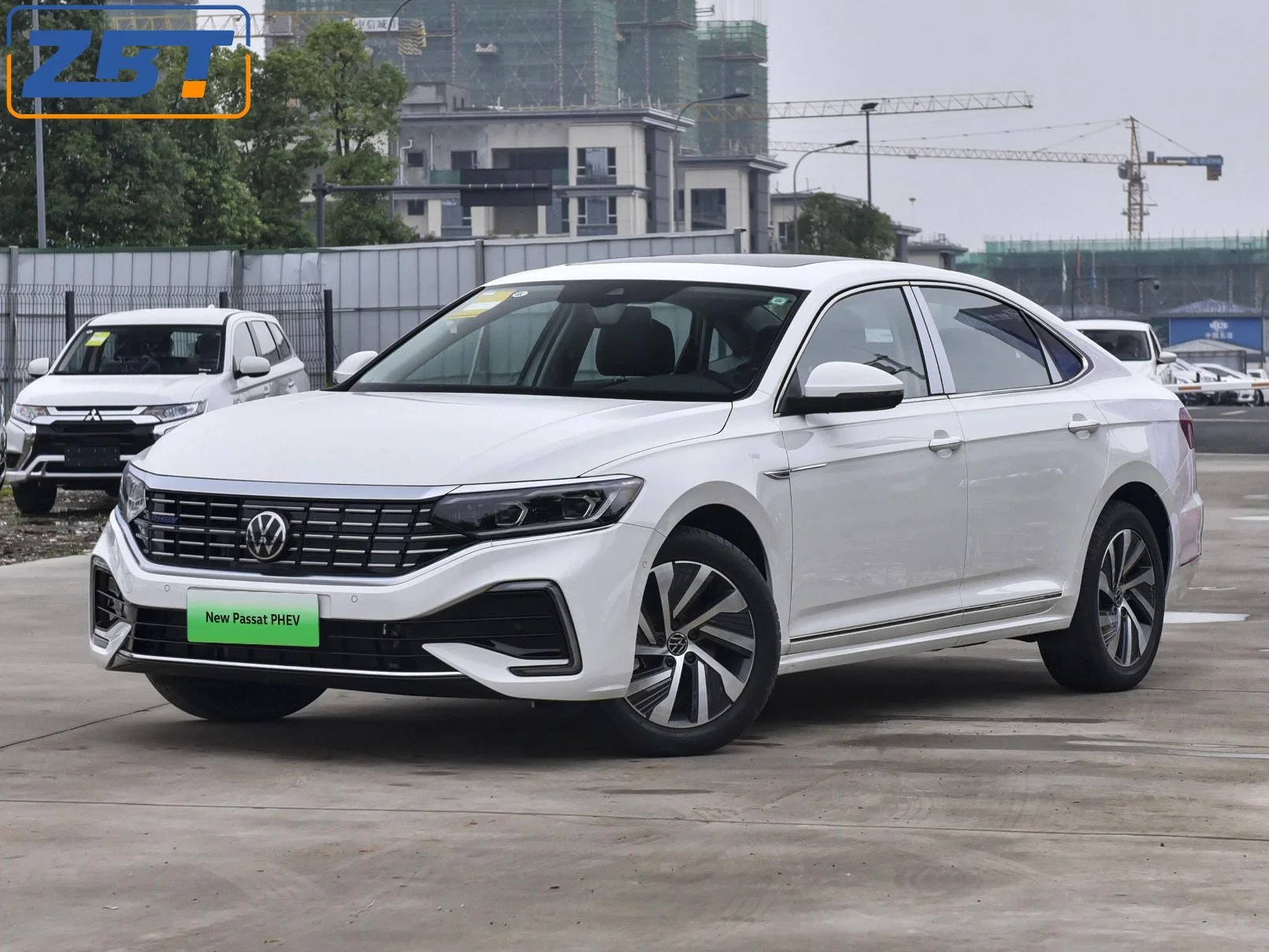 Cheap Price Passat Phev 4X2 2WD Fwd Electric Smart Fastback Sedan Matrix LED Medium Auto Cars with Rear Independent AC