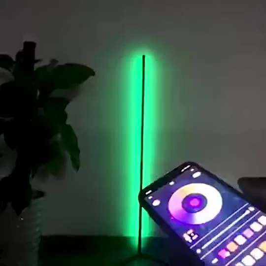 Moderne dekorative RGB-Fernbedienung LED-Stehlampe für Zuhause Eckleuchte