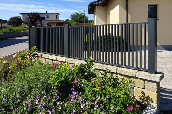 Custom Made Cheap Designs Aluminium Horizontal Slatted Fencing for Garden