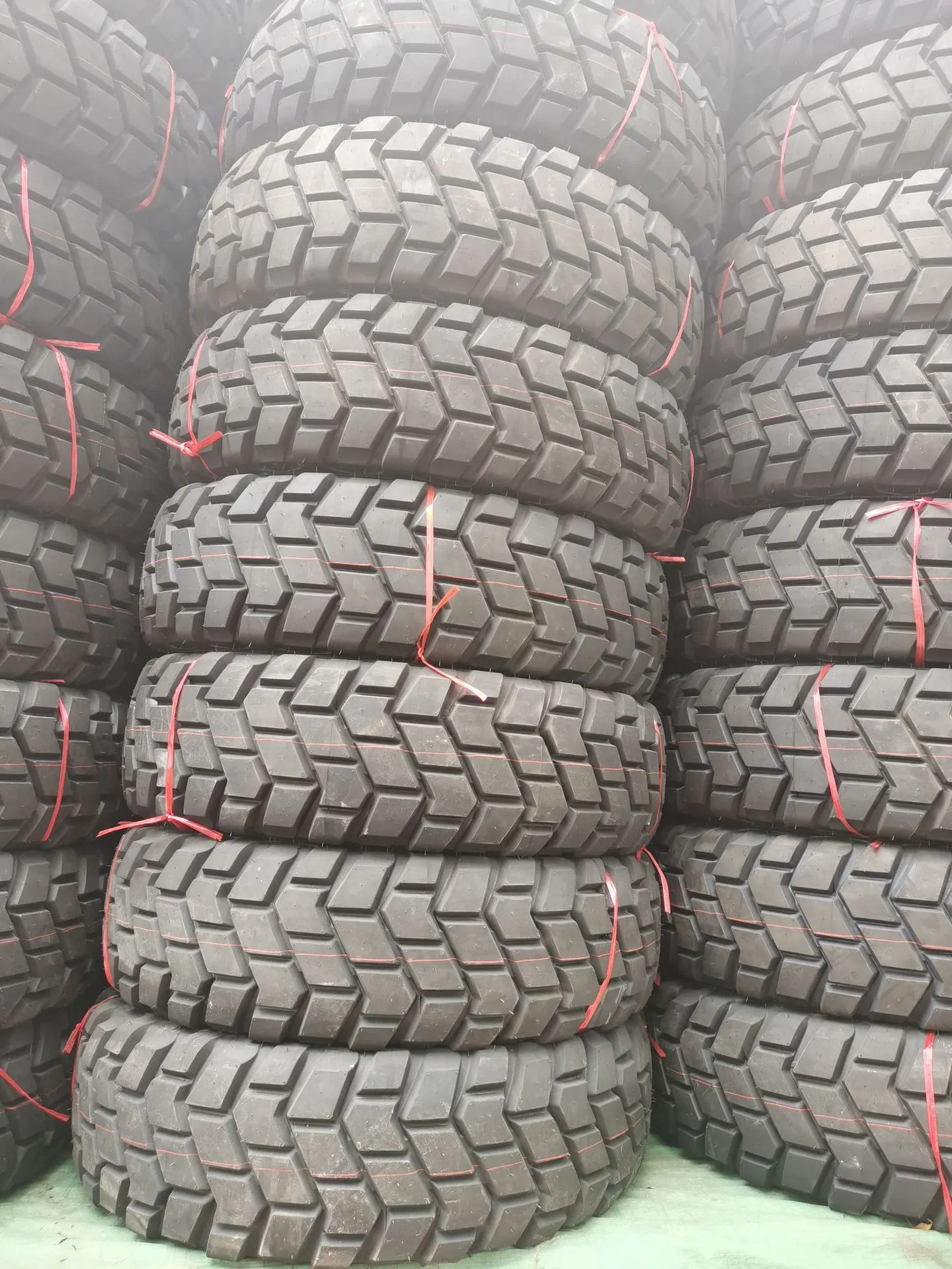 إطار نصف قطري ذو جودة عالية لعلامة متوسطة 275/80r20